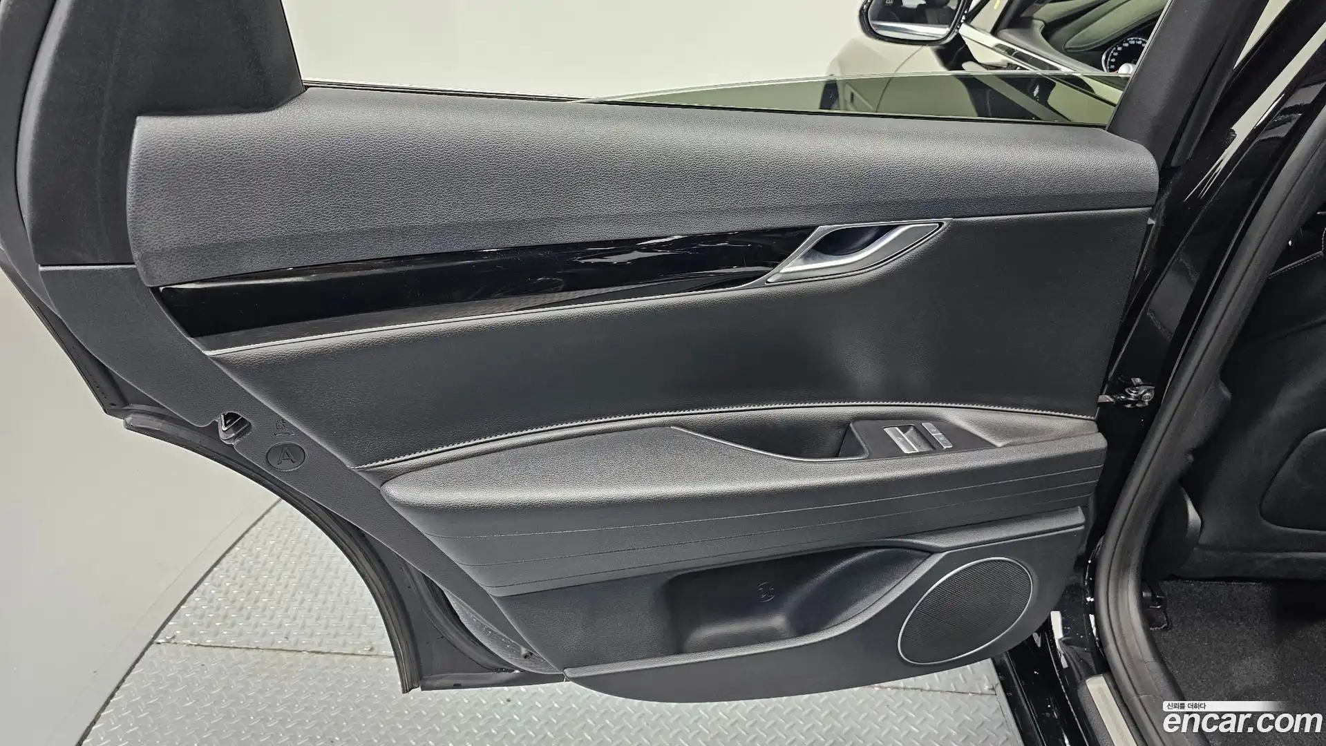 G80 Genesis 2022.3-INNER-035