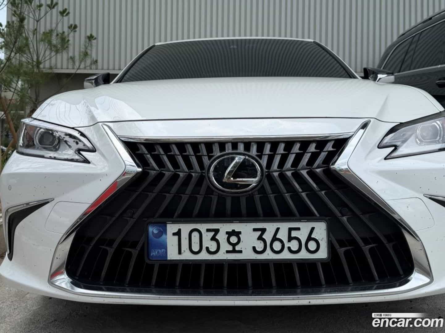 ES Lexus 2023.6-OUTER-001