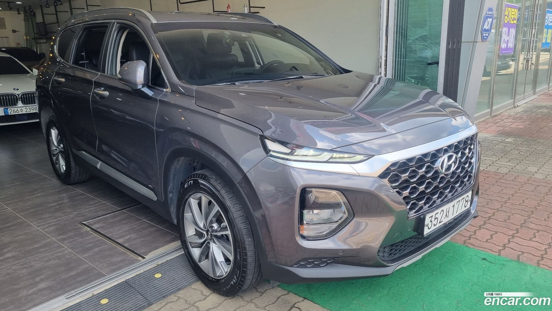 Main__Slider__Photo:Santafe Hyundai 2020.1-0