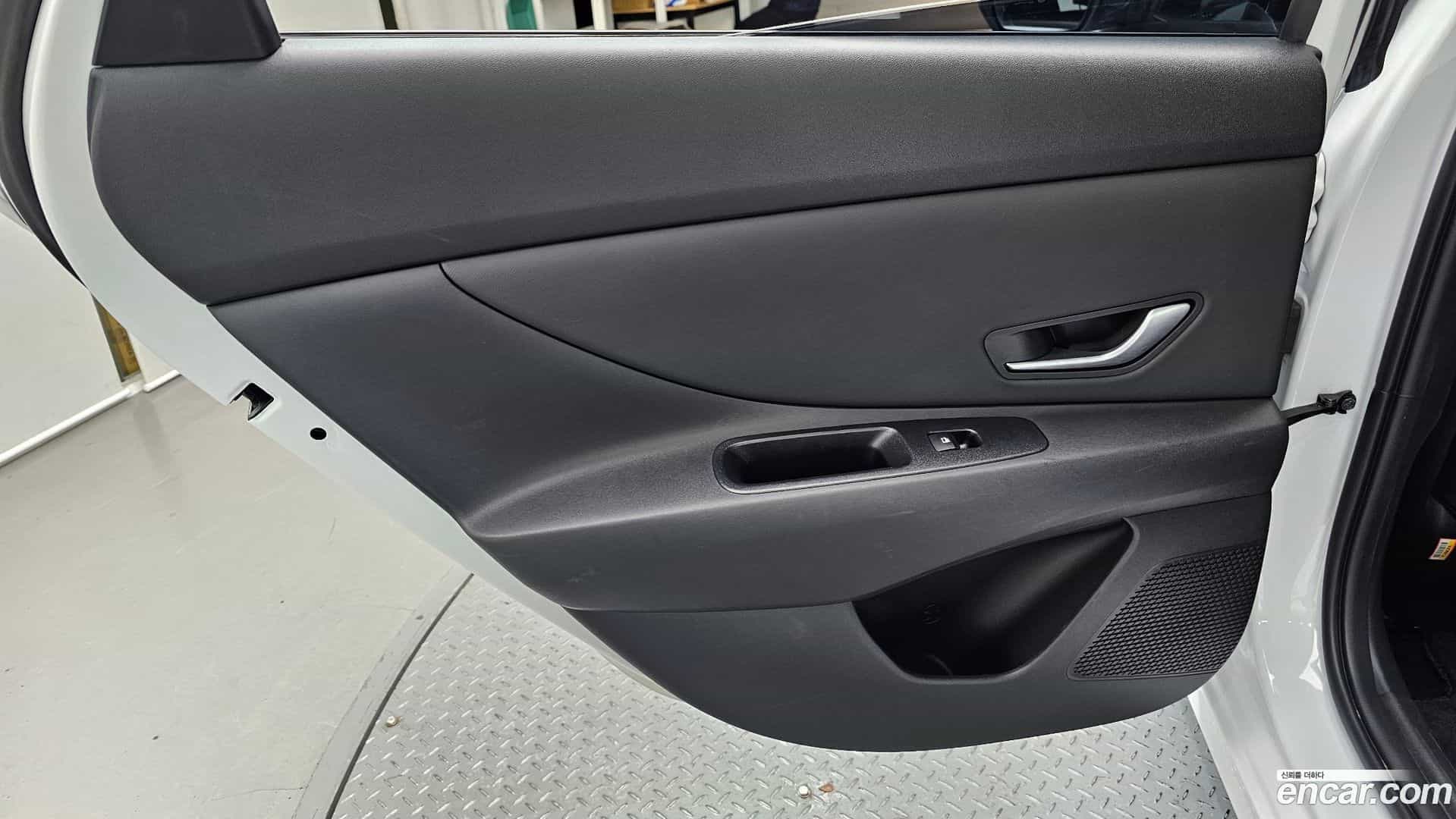 AVANTE Hyundai 2022.1-INNER-035