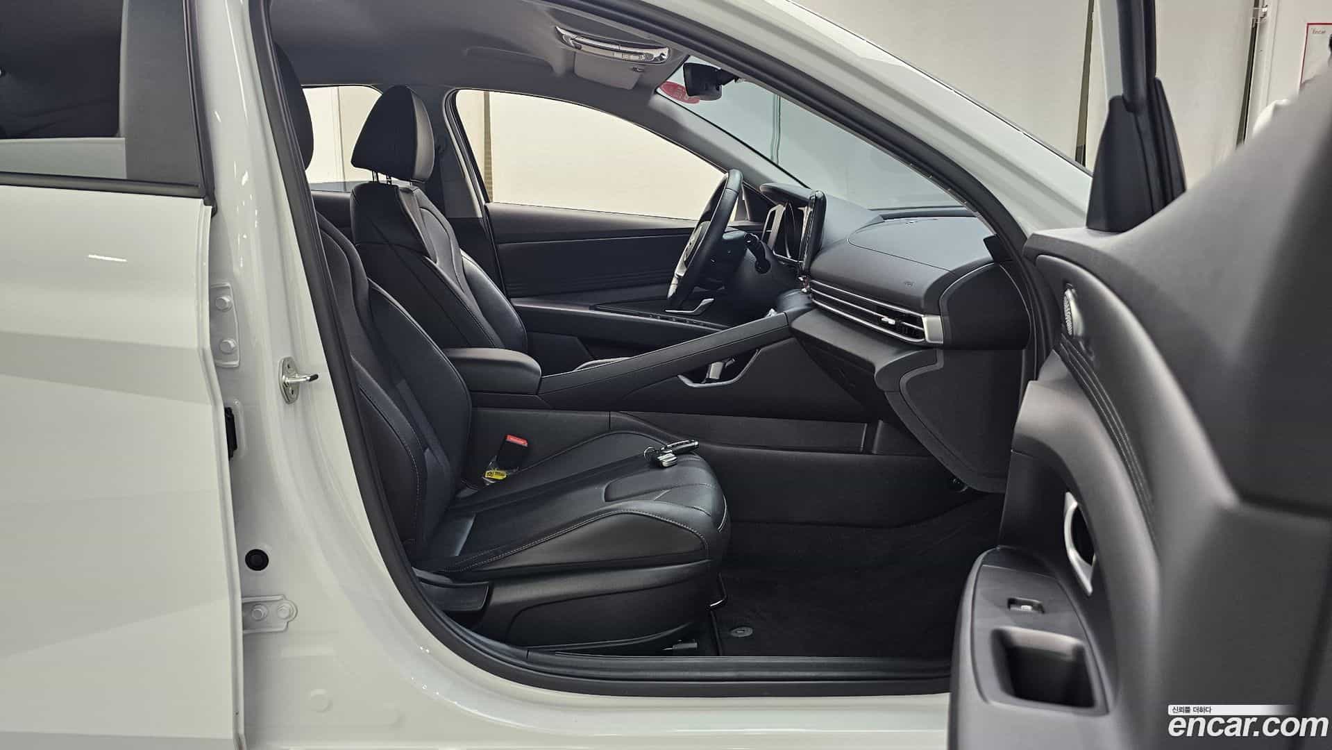 AVANTE Hyundai 2022.1-INNER-036