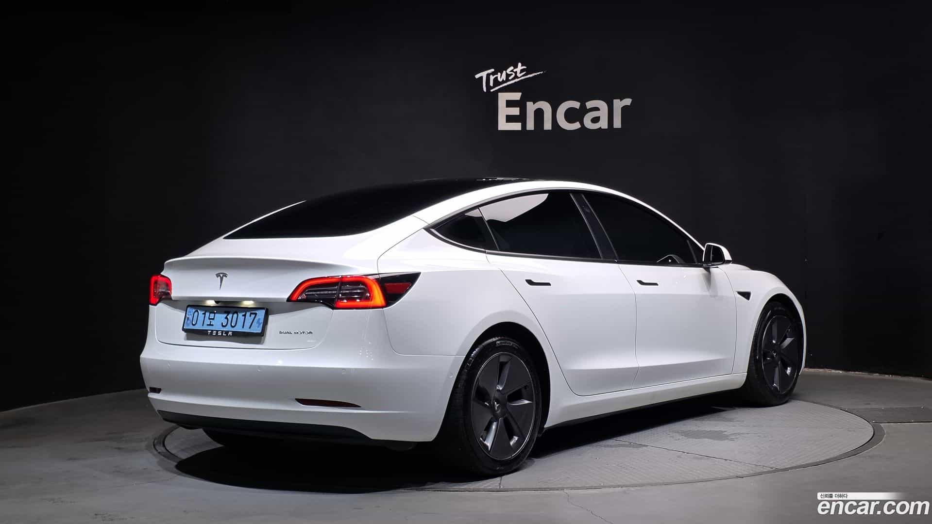 Model 3 Tesla 2021.8-OUTER-002