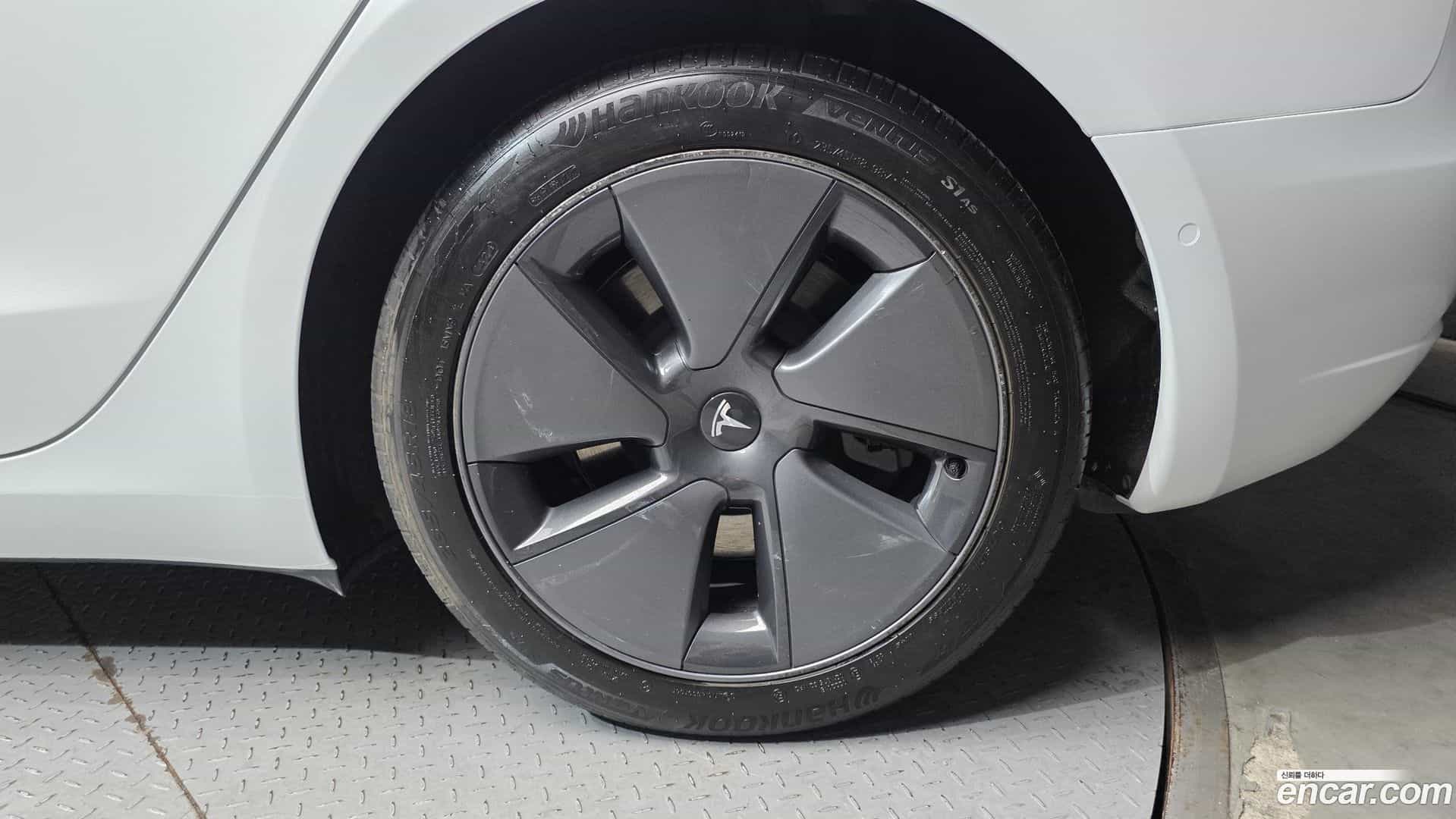 Model 3 Tesla 2021.8-OUTER-031