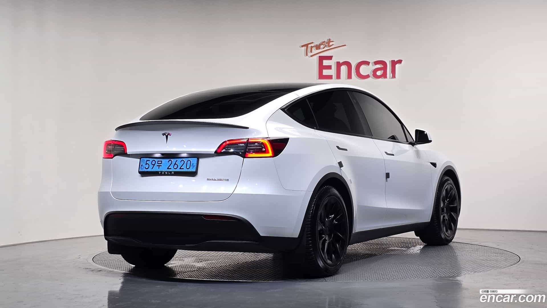 Model Y Tesla 2023.10-OUTER-002