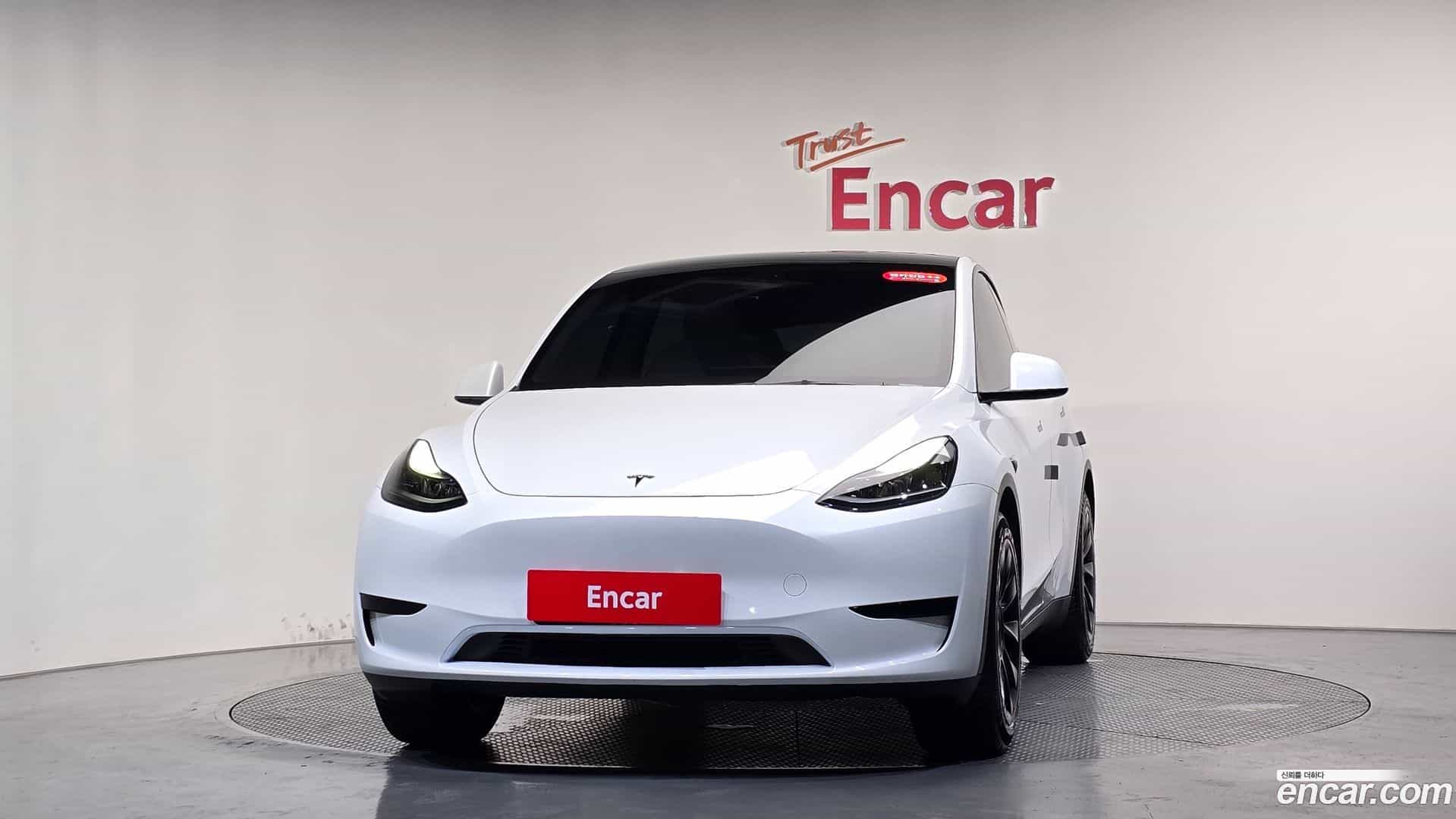 Model Y Tesla 2023.10-OUTER-003
