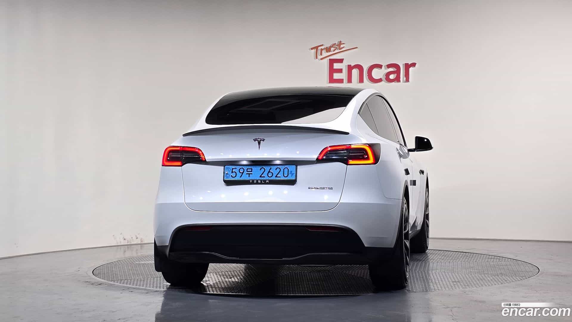Model Y Tesla 2023.10-OUTER-004