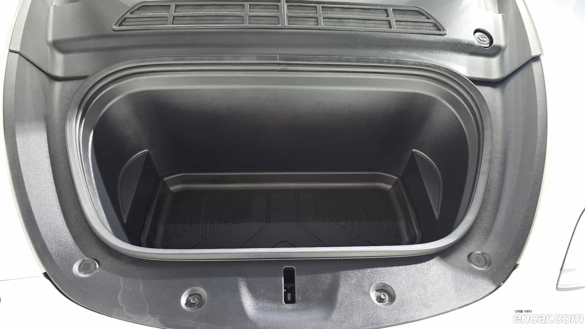 Model Y Tesla 2023.10-OUTER-006