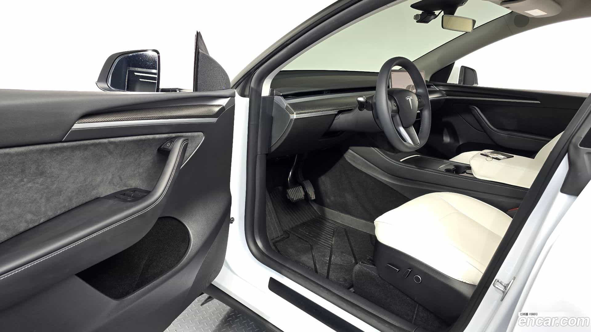 Model Y Tesla 2023.10-INNER-010