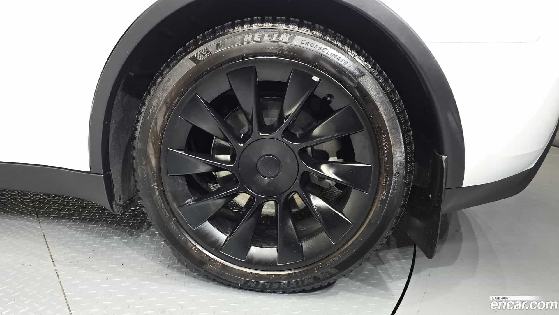Model Y Tesla 2023.10-OUTER-031