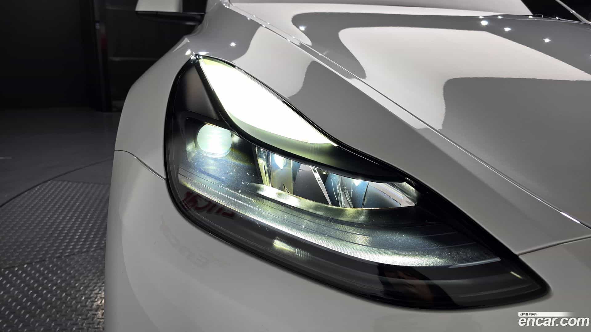 Model Y Tesla 2023.10-OUTER-032