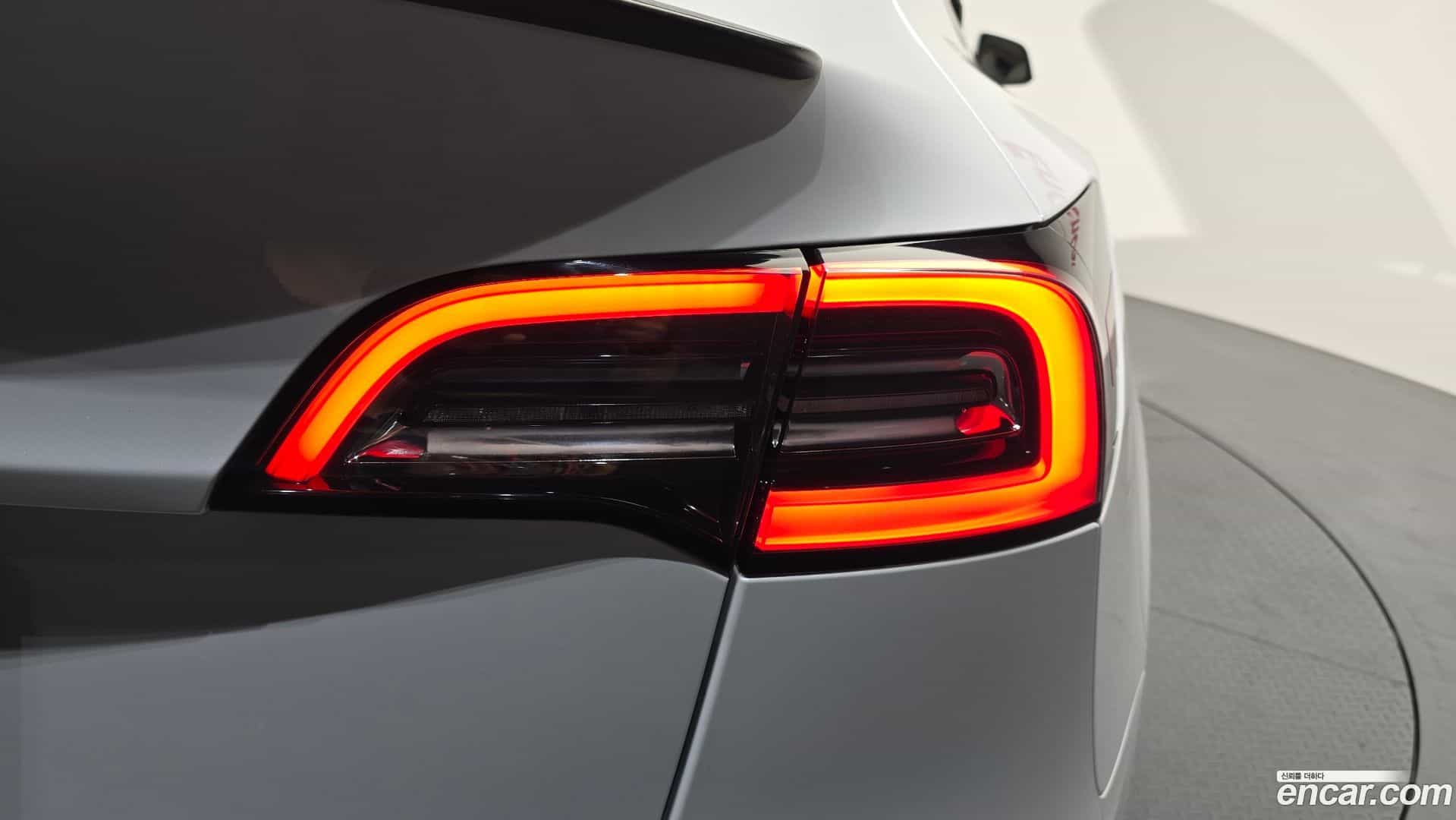 Model Y Tesla 2023.10-OUTER-033