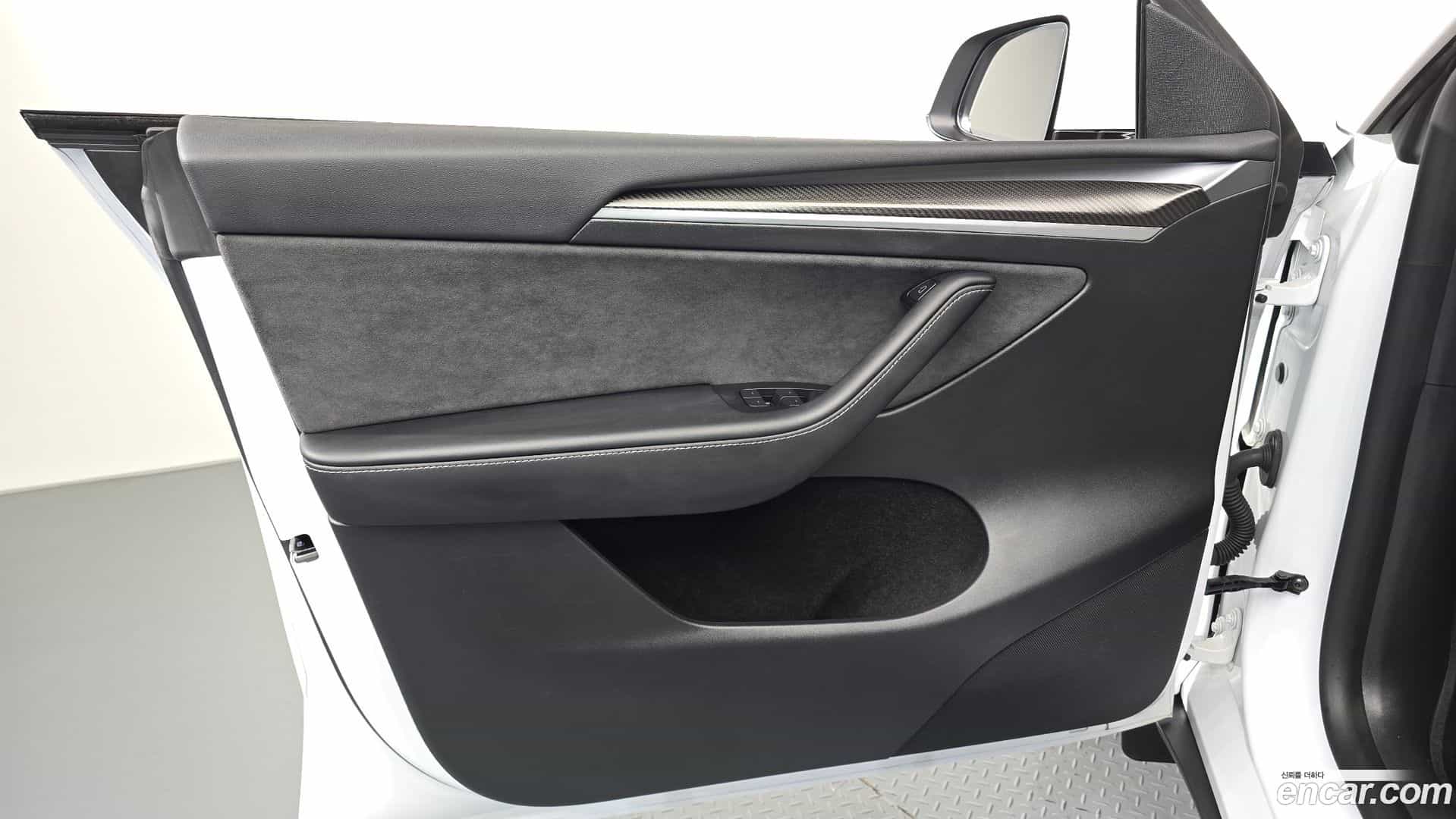 Model Y Tesla 2023.10-INNER-034