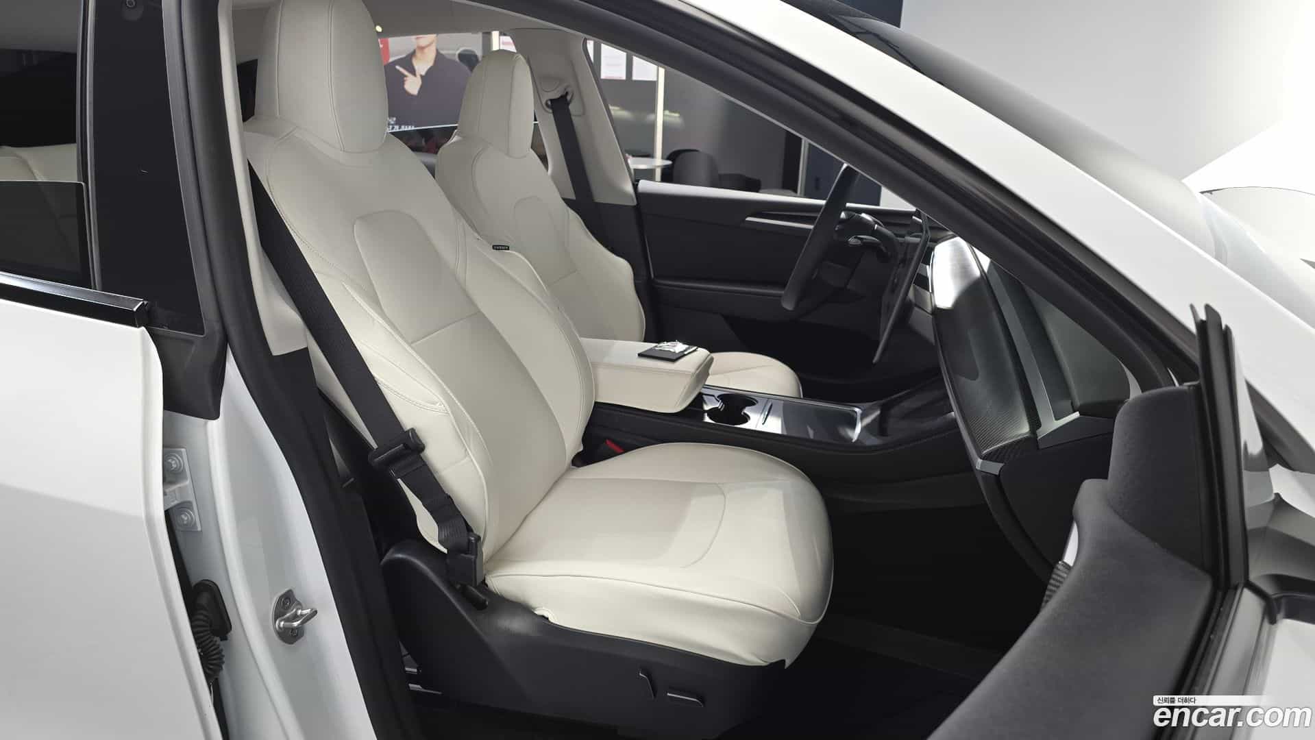 Model Y Tesla 2023.10-INNER-036