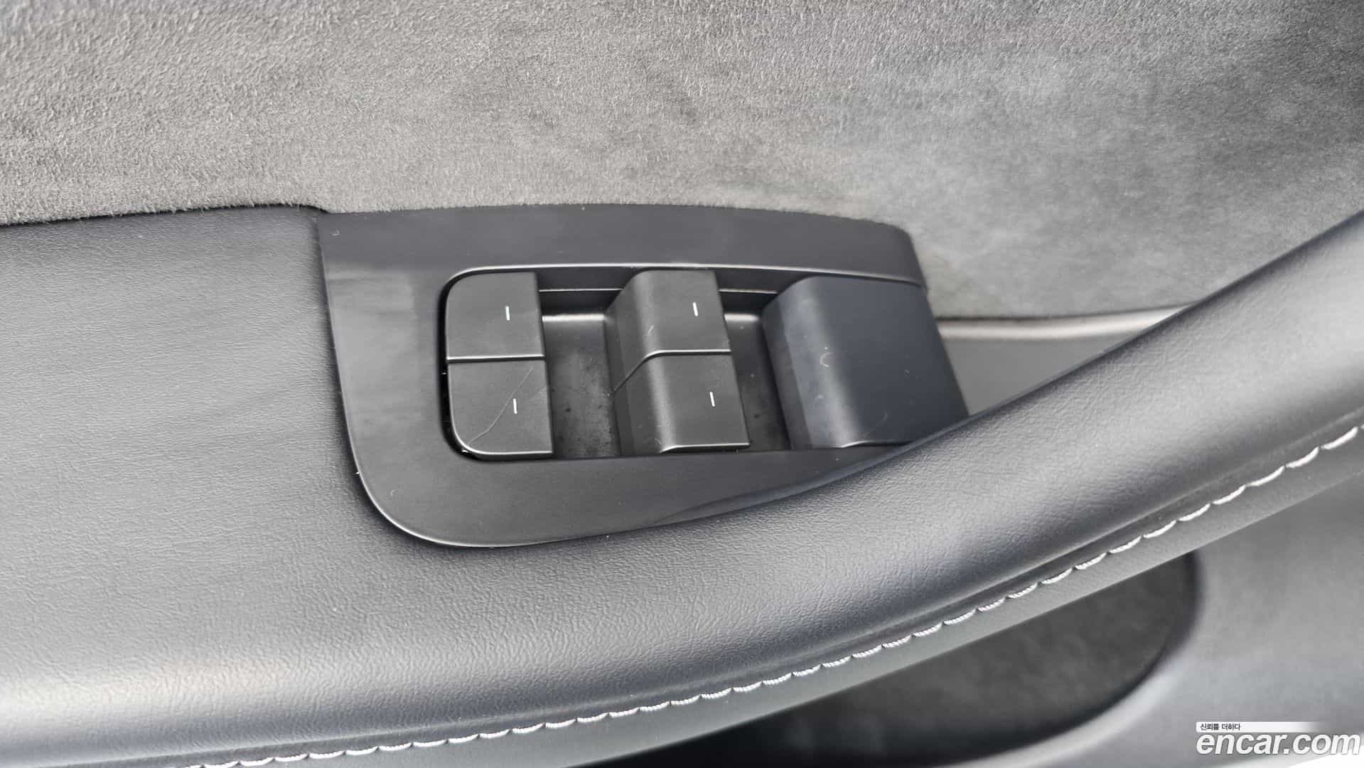 Model Y Tesla 2023.10-OPTION-040