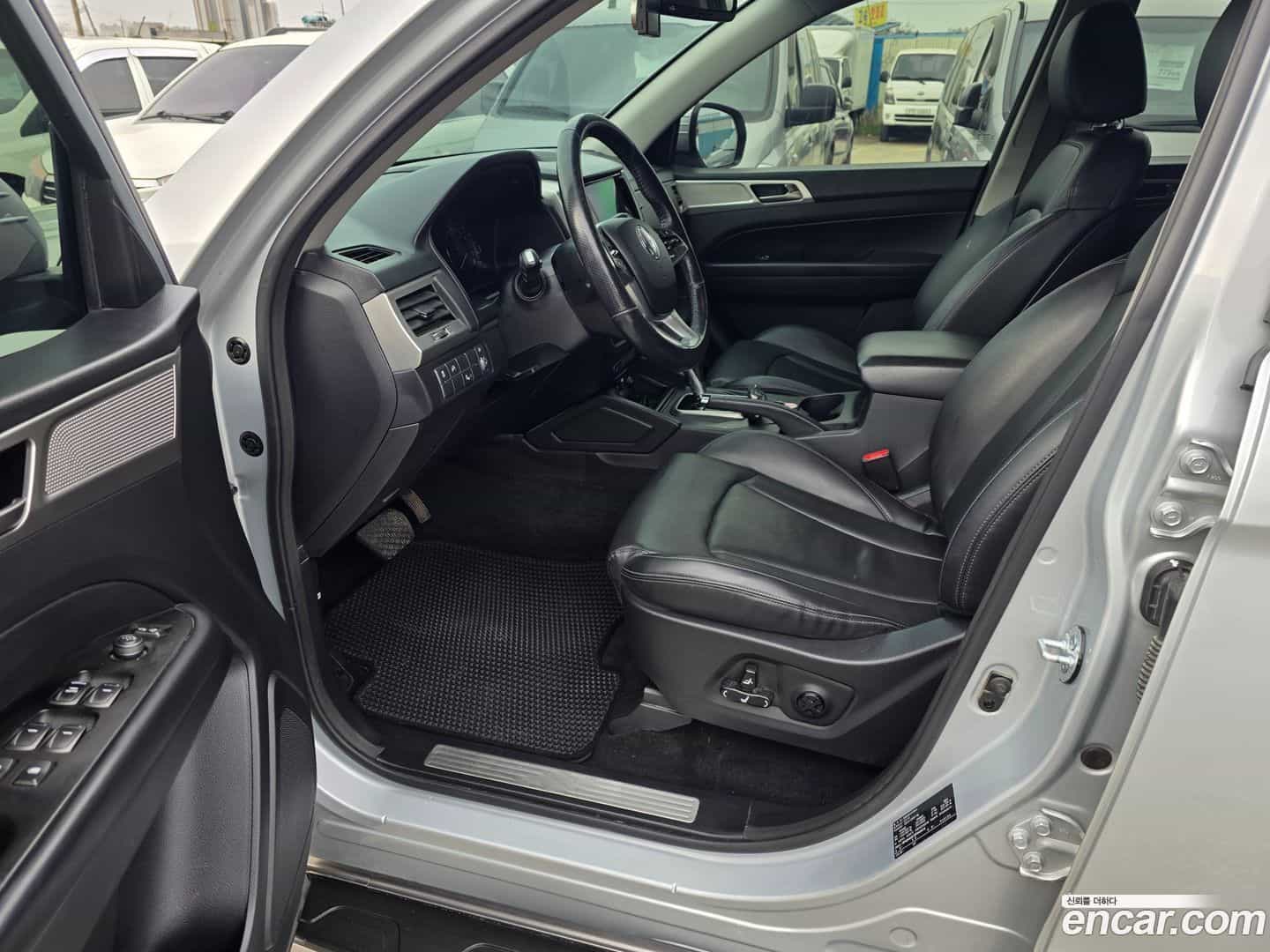 Rexton KG Mobility 2019.0-INNER-007