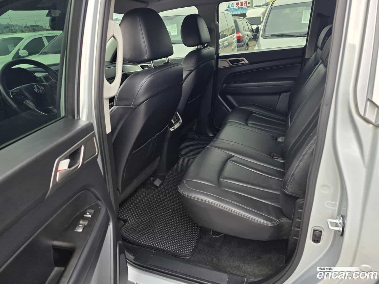 Rexton KG Mobility 2019.0-INNER-008