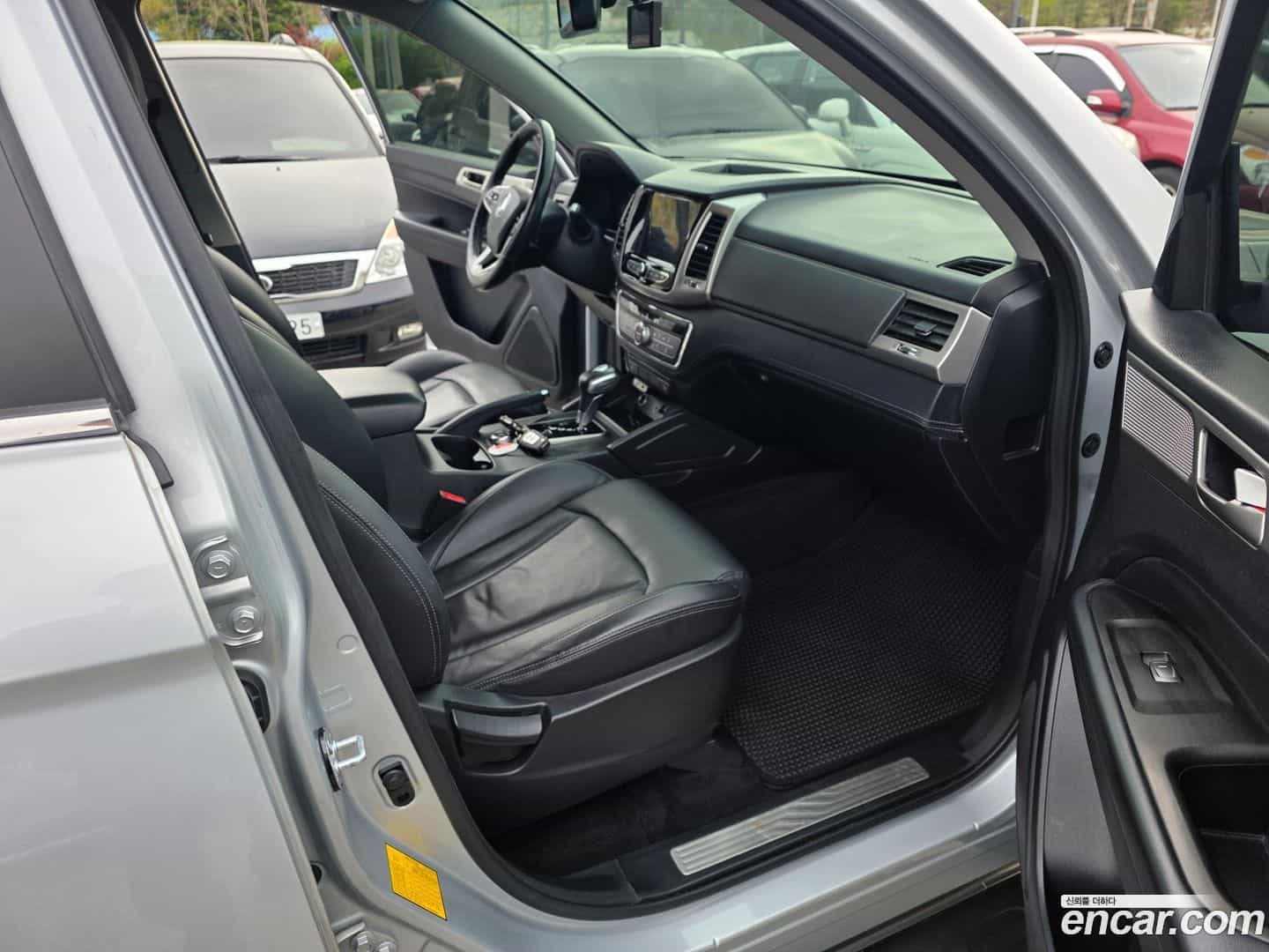 Rexton KG Mobility 2019.0-INNER-009