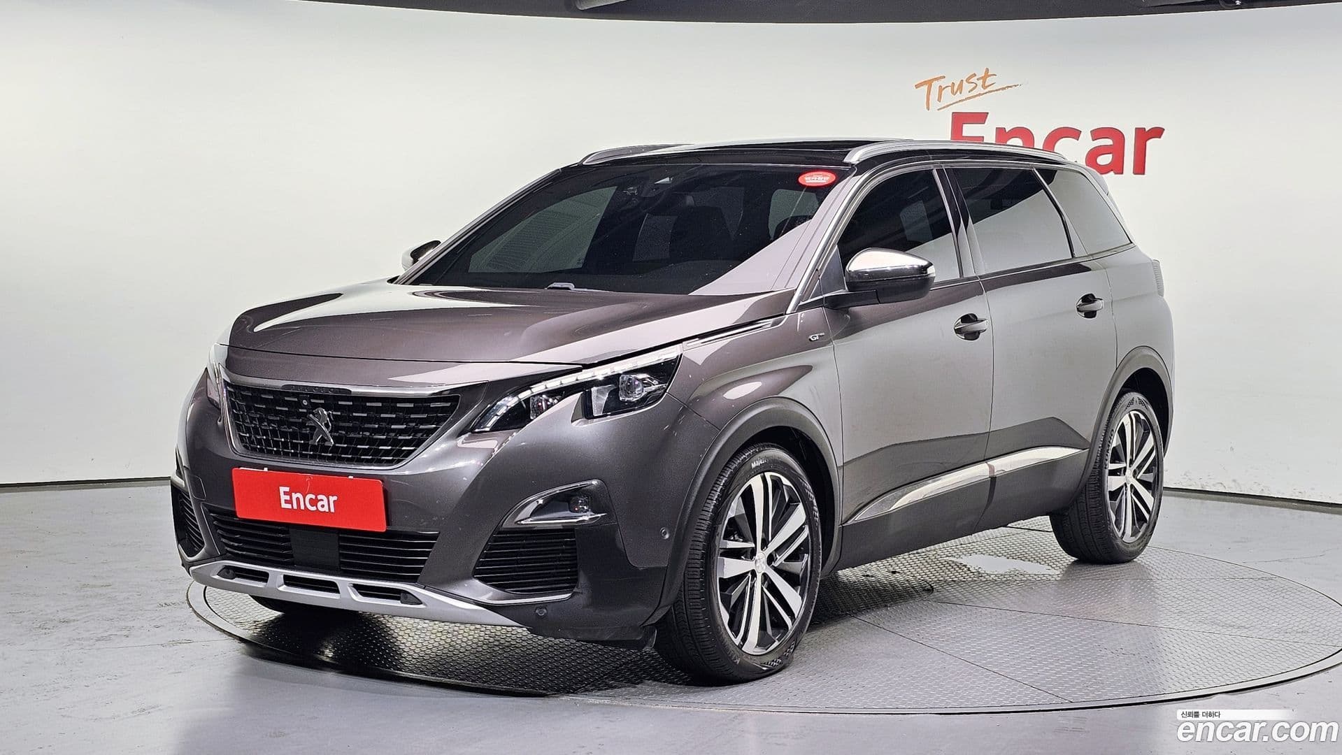 Main__Slider__Photo:5008 Peugeot 2018.6-0
