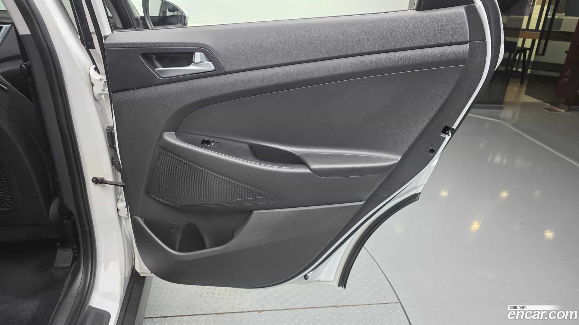 Tucson Hyundai 2015.10-INNER-035