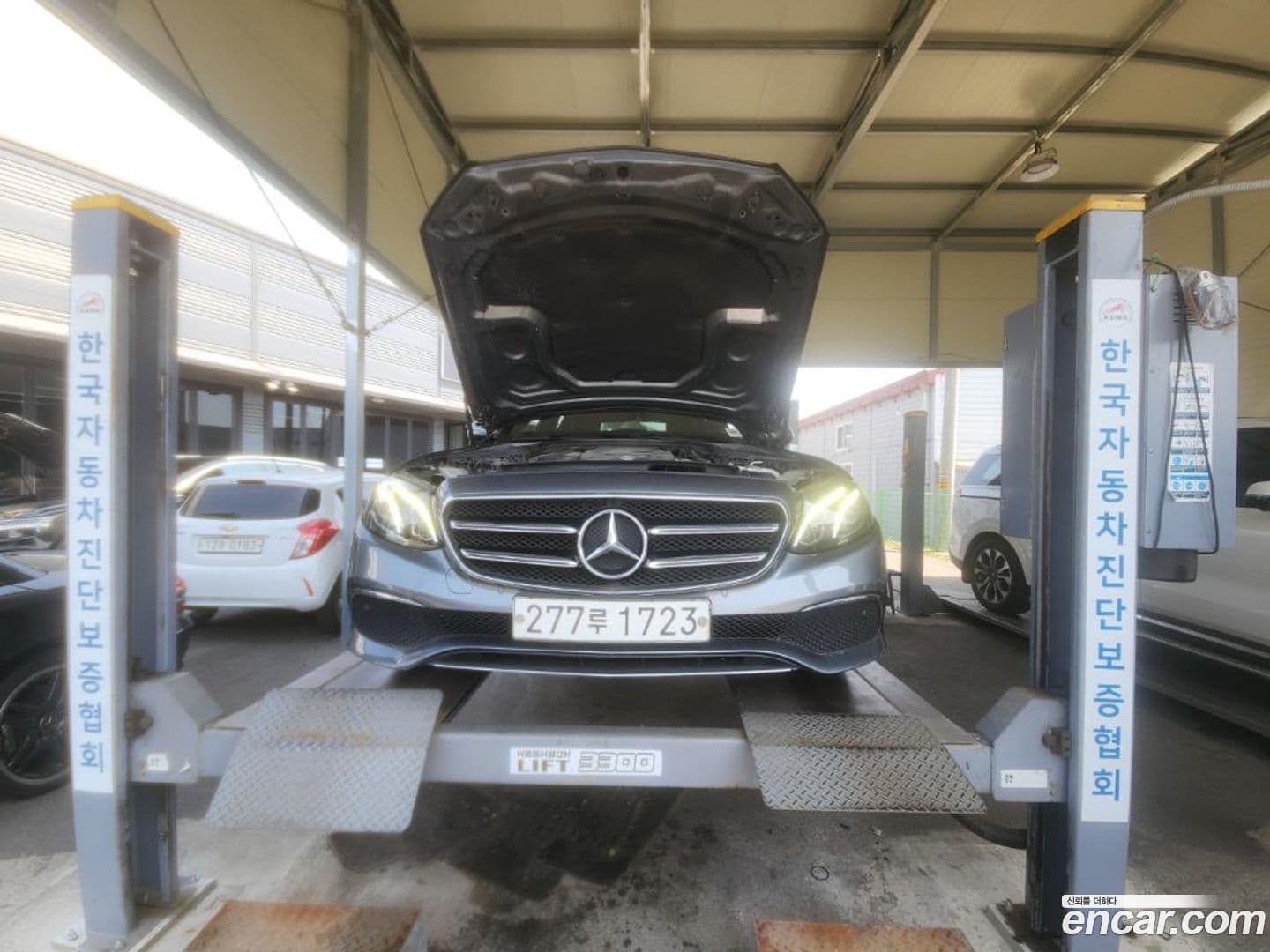 Main__Slider__Photo:E-Class Mercedes-Benz 2019.11-0