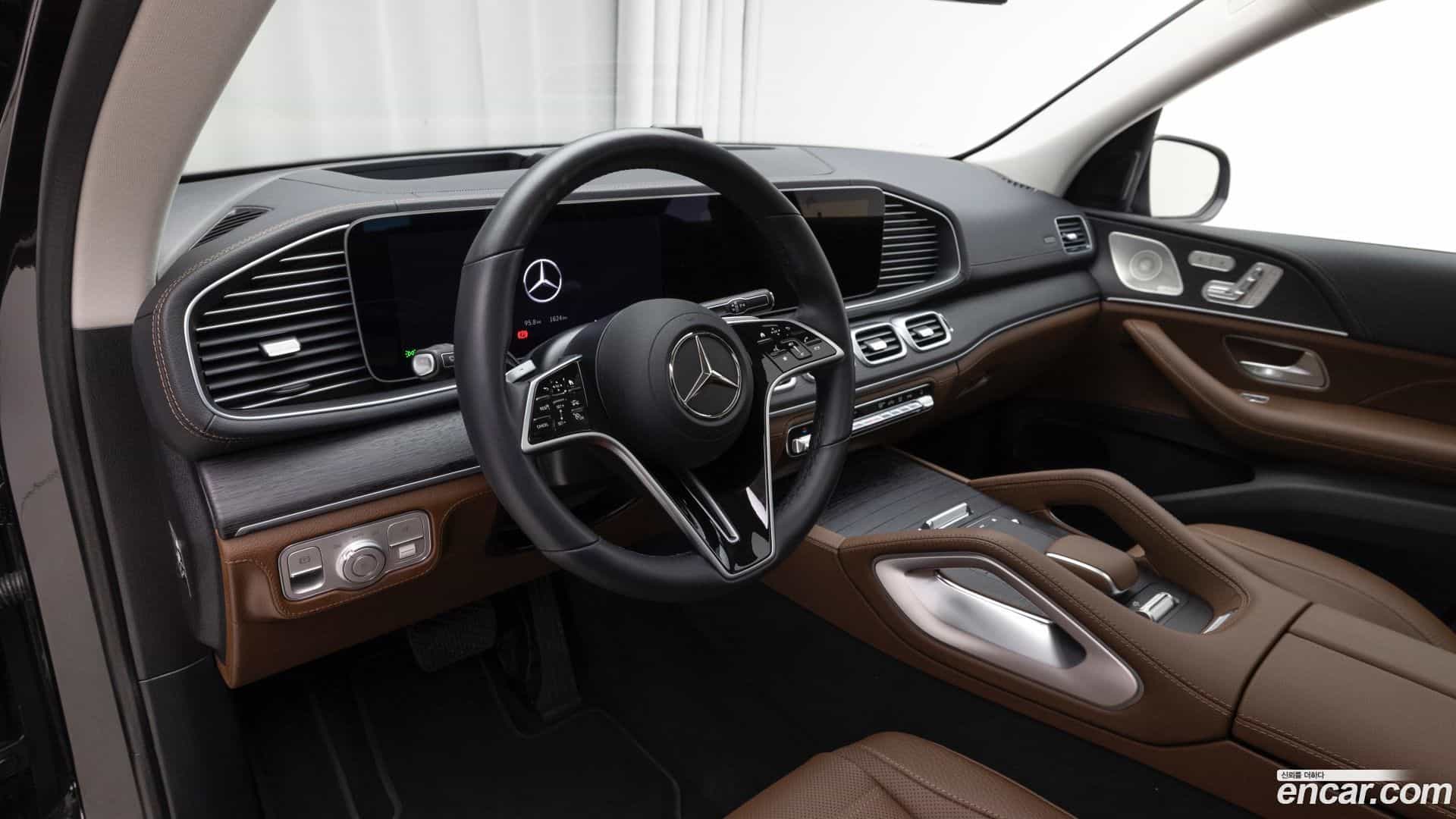 GLE-Class Mercedes-Benz 2025.11-INNER-007
