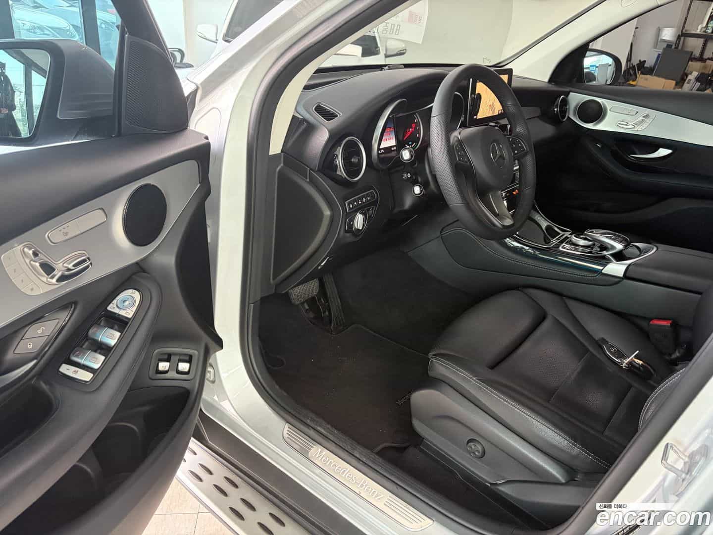 GLC-Class Mercedes-Benz 2018.10-OUTER-006