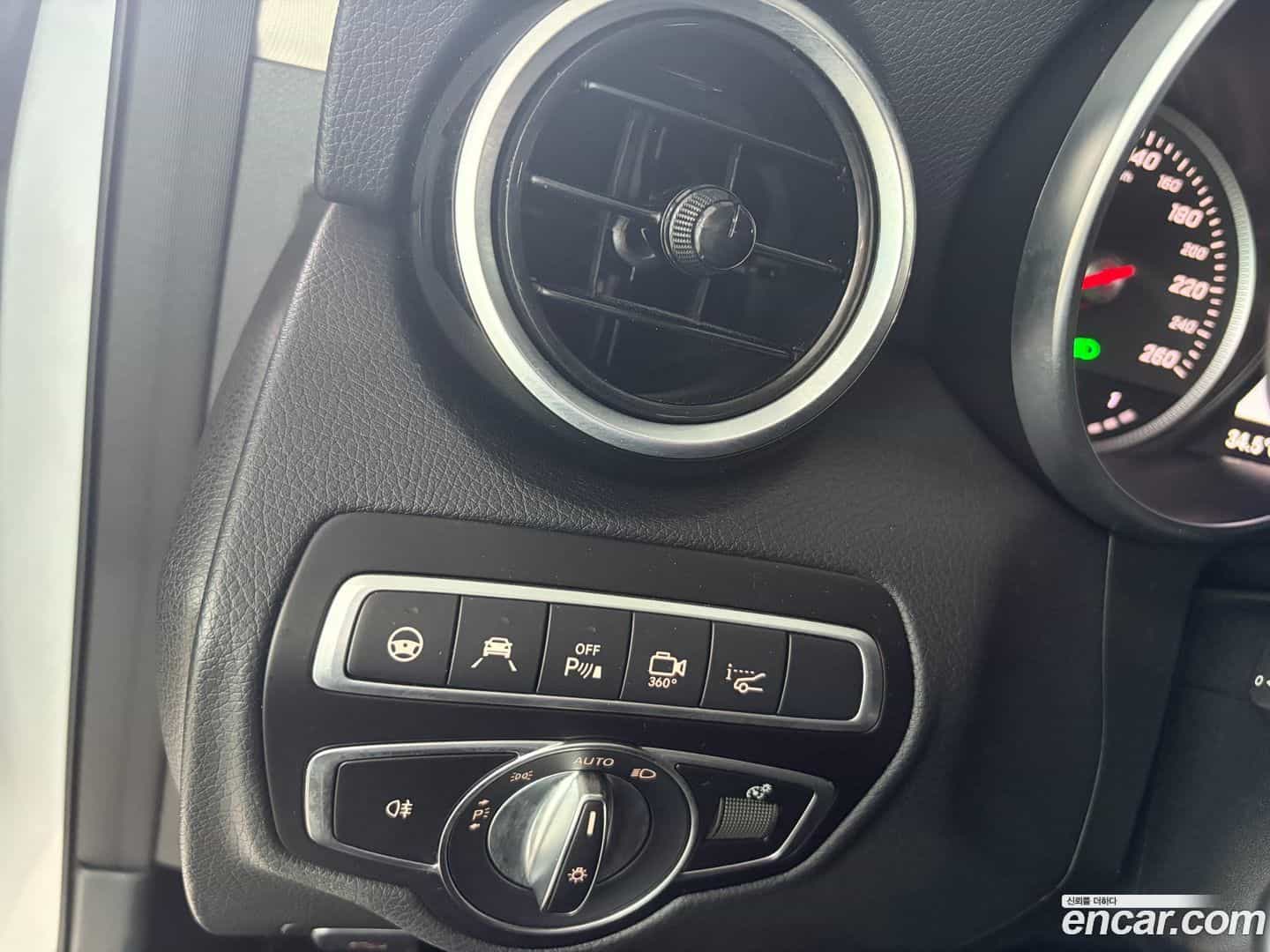 GLC-Class Mercedes-Benz 2018.10-INNER-009