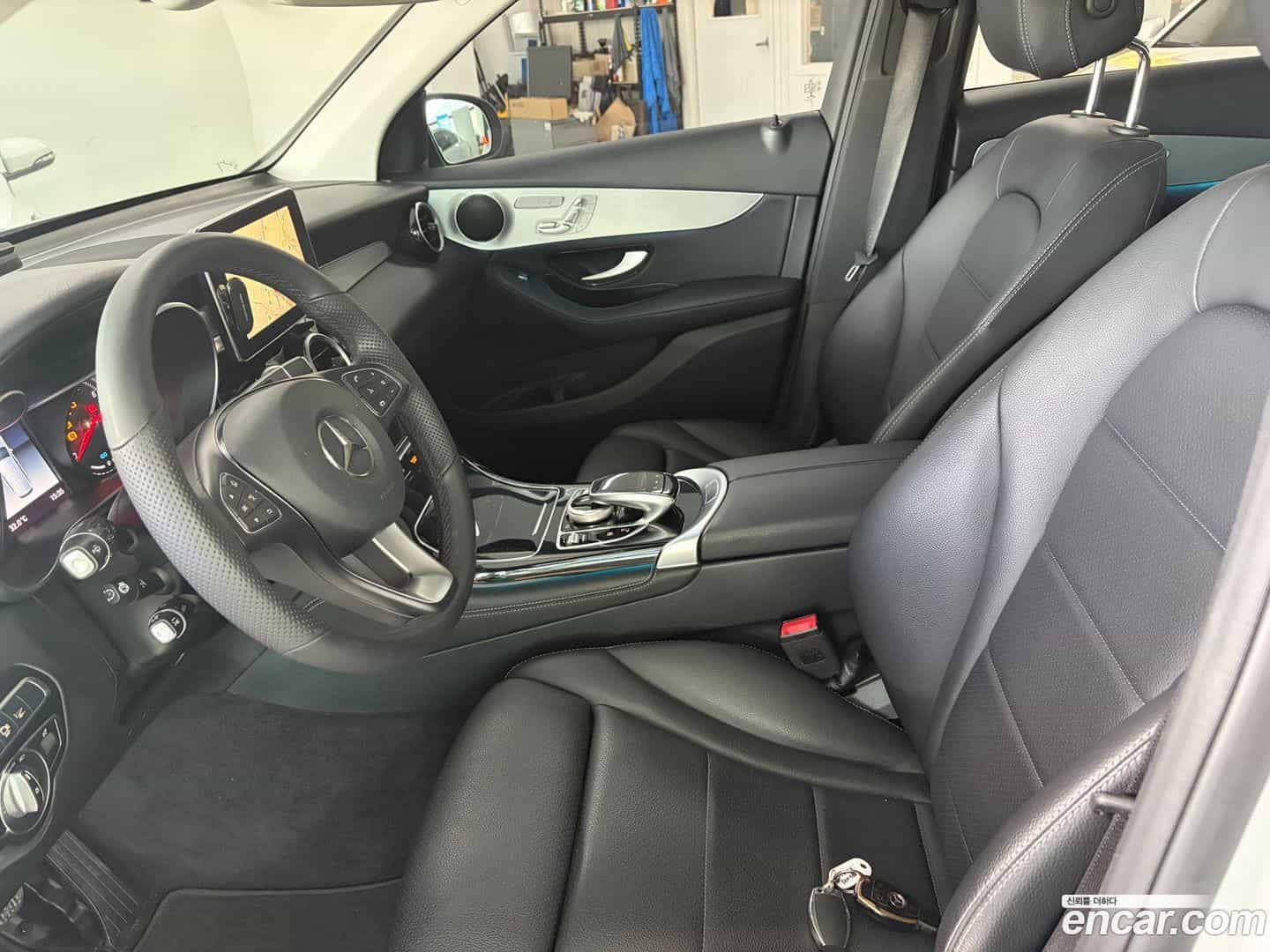 GLC-Class Mercedes-Benz 2018.10-OPTION-022