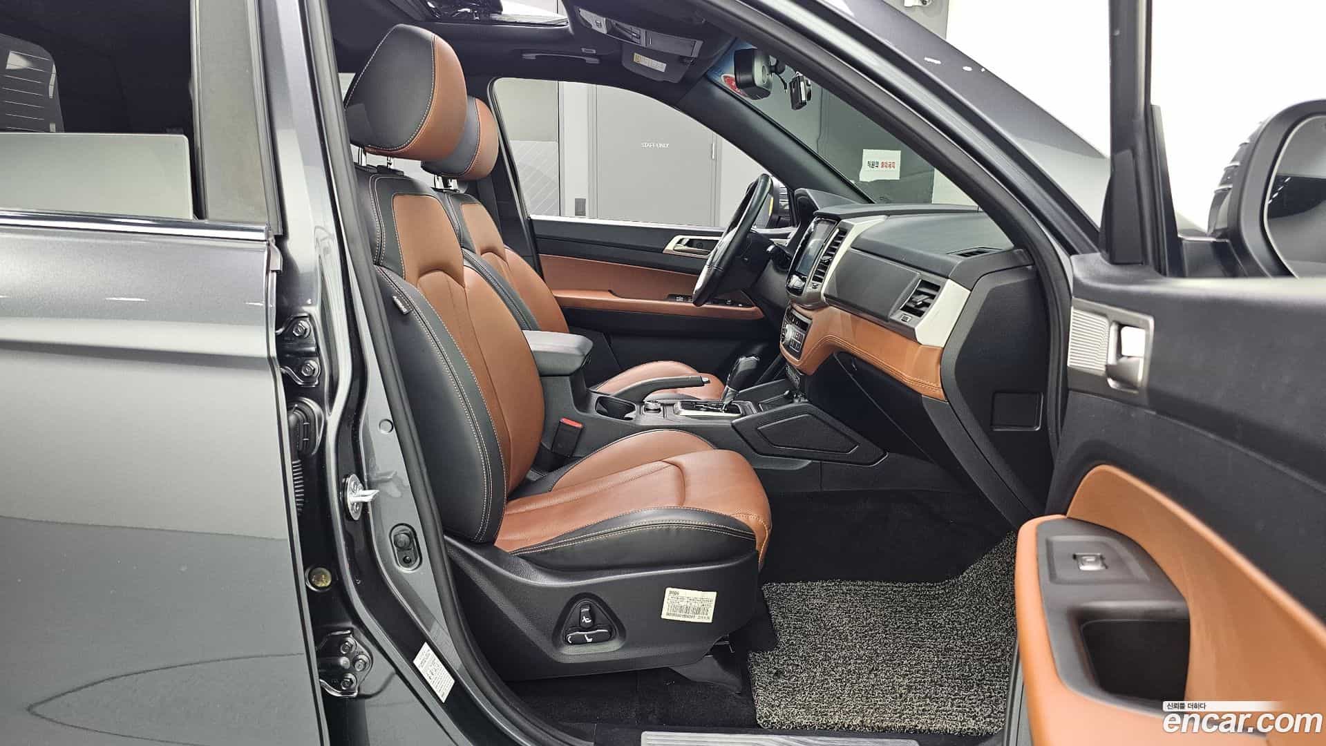 Rexton KG Mobility 2018.10-INNER-036