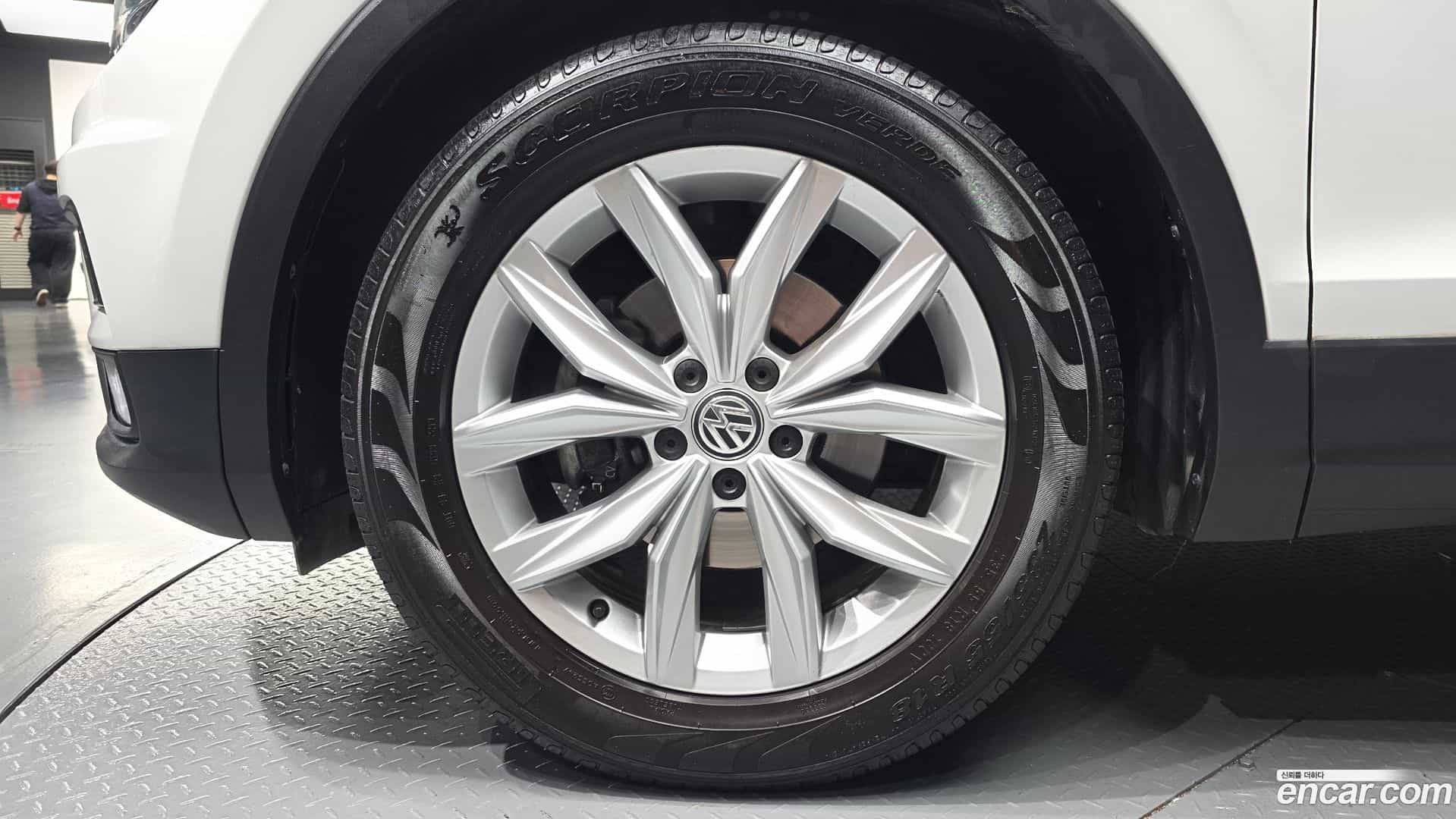 Tiguan Volkswagen 2020.0-OUTER-005