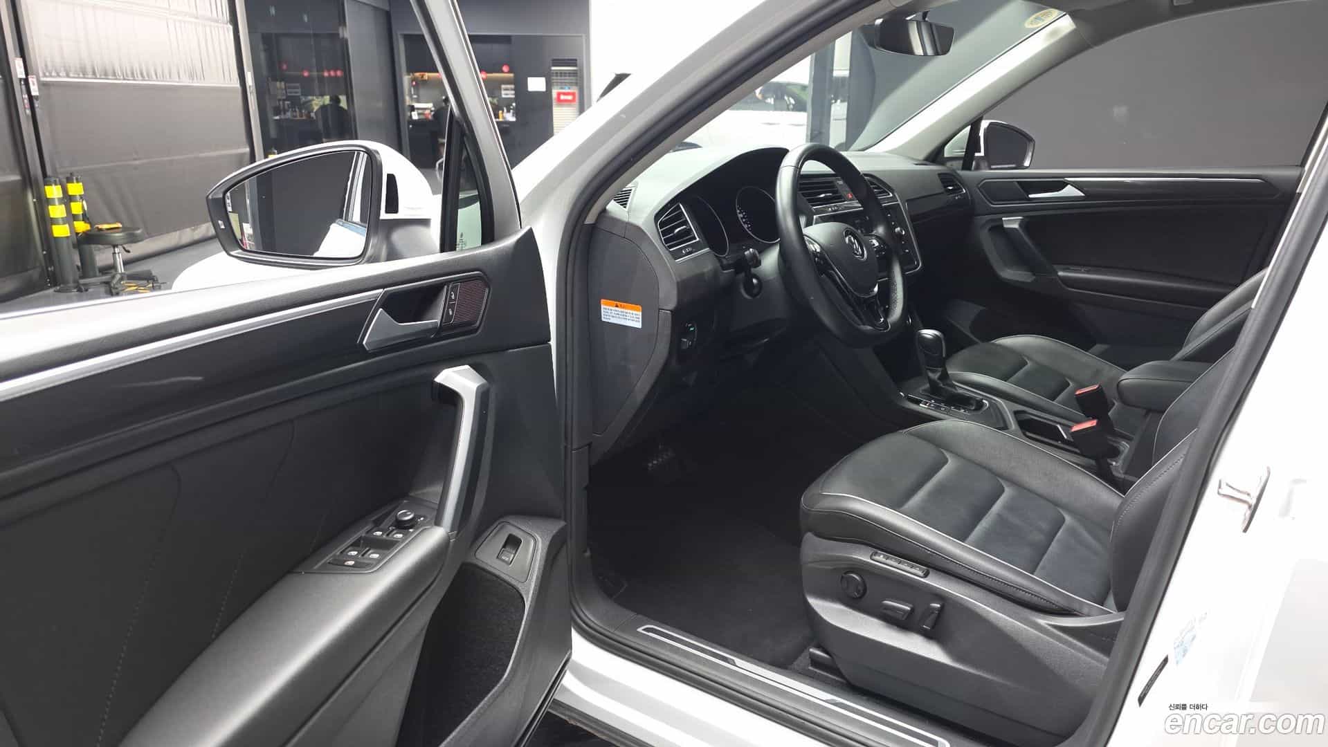 Tiguan Volkswagen 2020.0-INNER-010