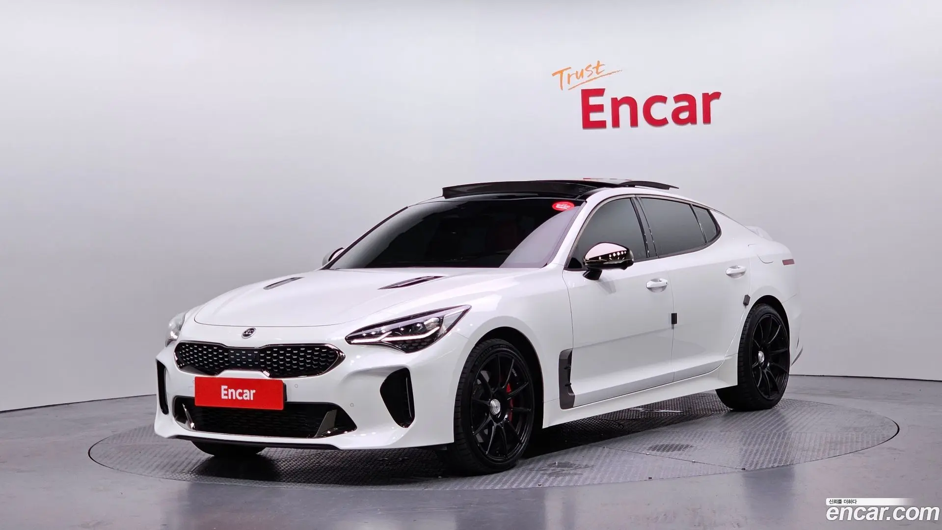 Main__Slider__Photo:Stinger Kia 2020.10-0