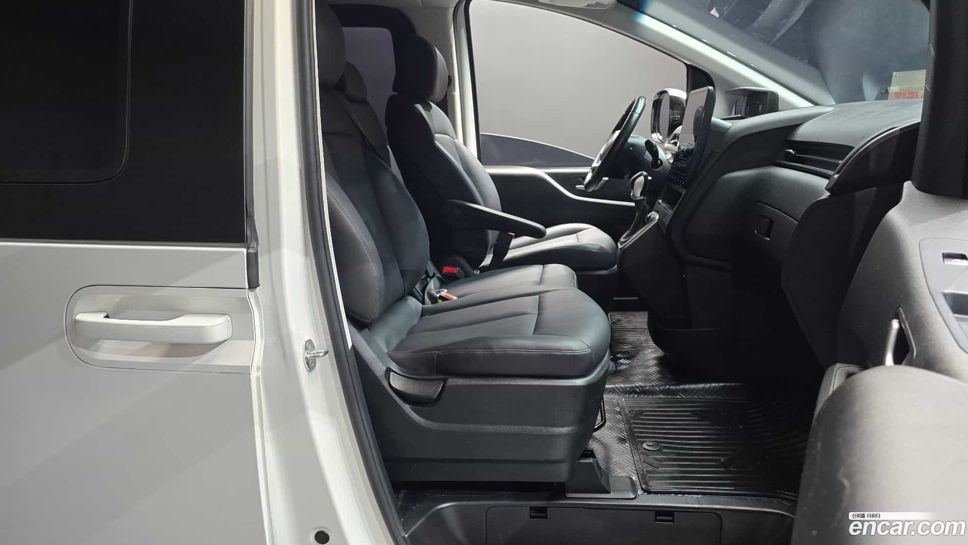Staria Hyundai 2023.10-INNER-036