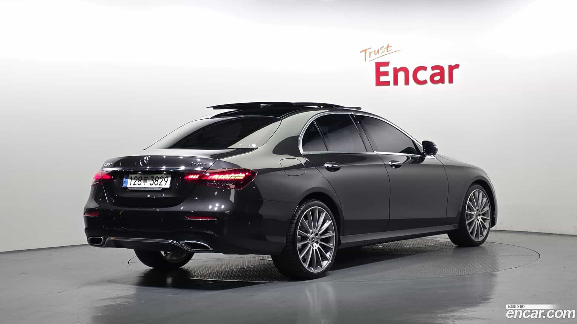 E-Class Mercedes-Benz 2022.8-OUTER-002