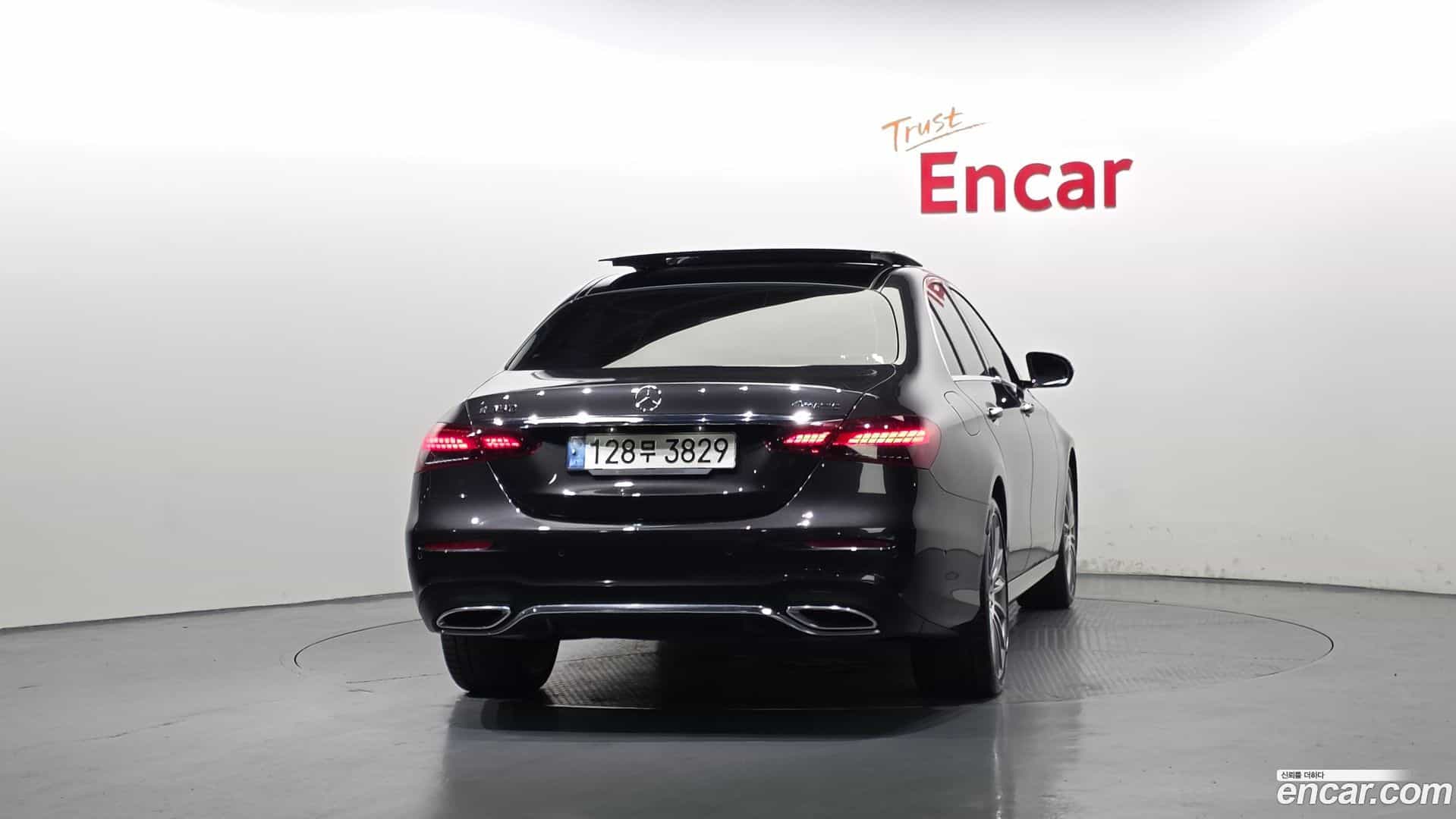 E-Class Mercedes-Benz 2022.8-OUTER-004