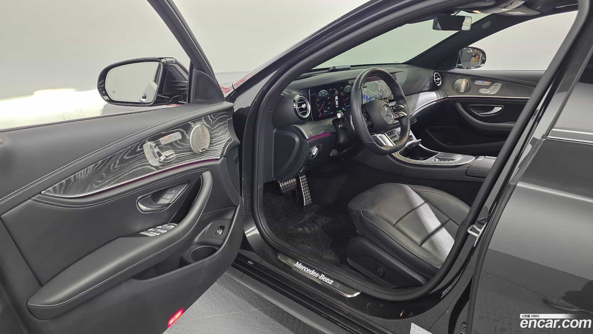 E-Class Mercedes-Benz 2022.8-INNER-010
