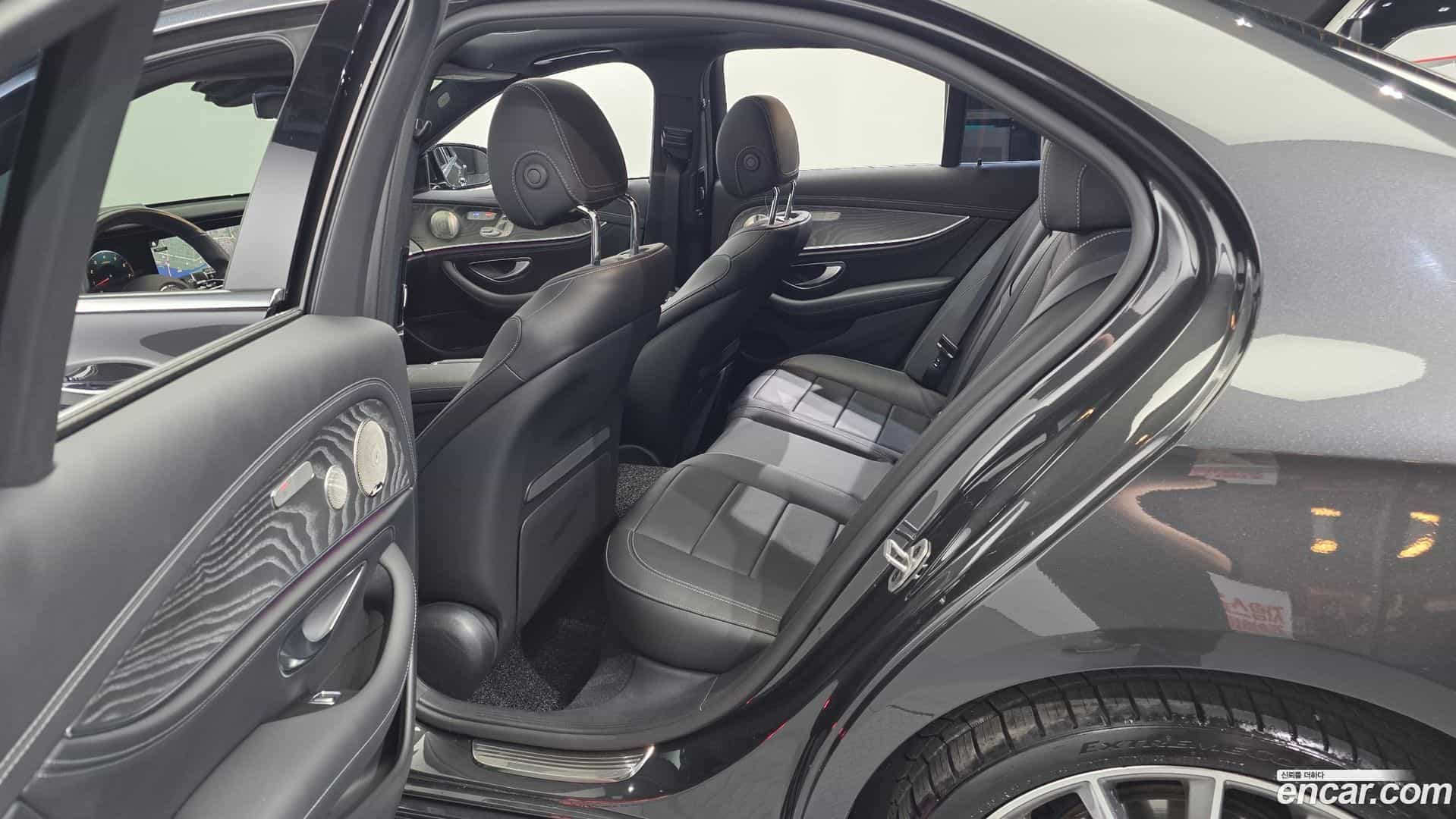 E-Class Mercedes-Benz 2022.8-OPTION-015