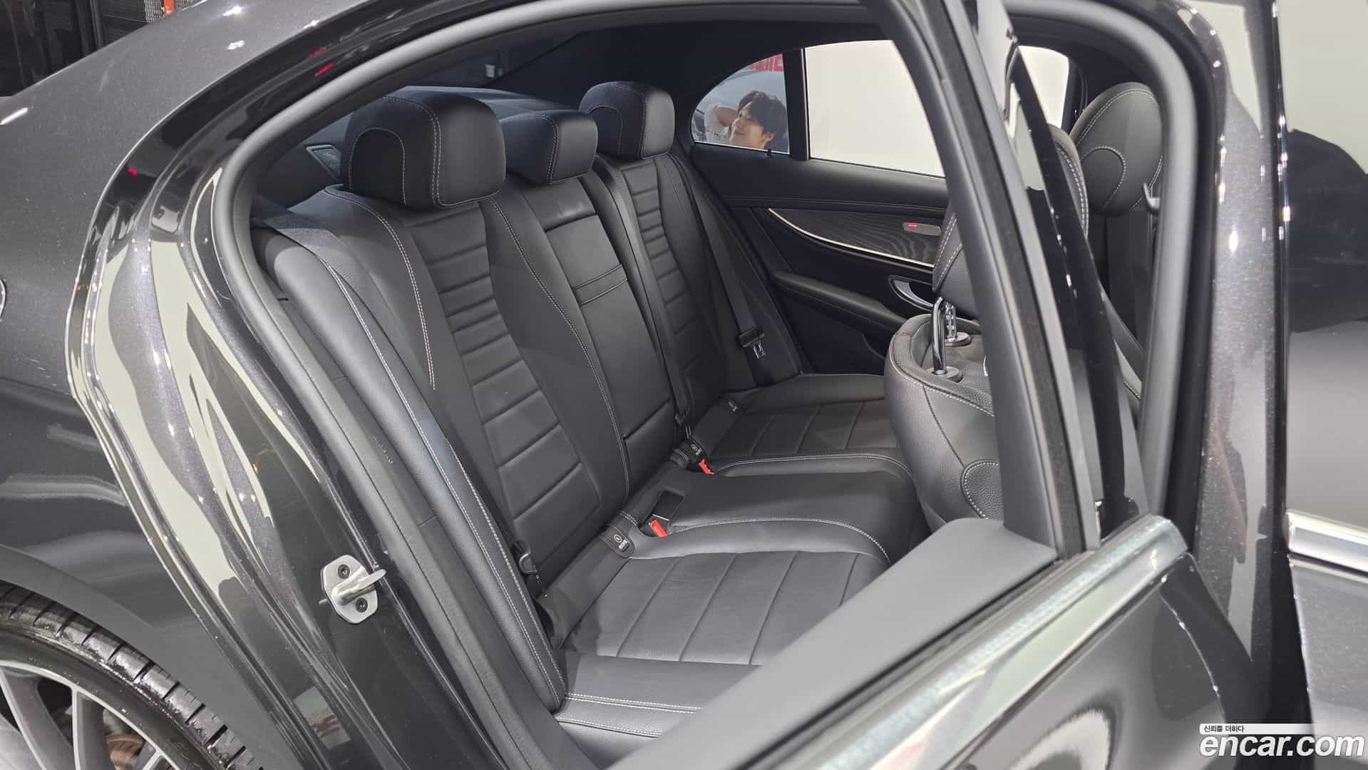 E-Class Mercedes-Benz 2022.8-OPTION-016