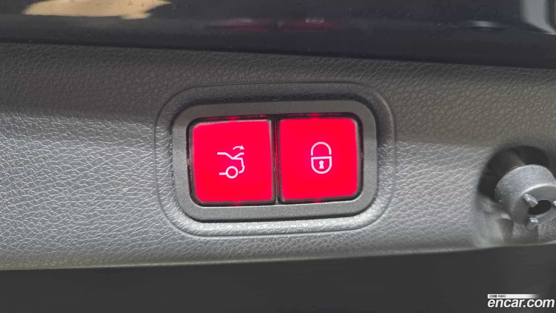 E-Class Mercedes-Benz 2022.8-OPTION-021
