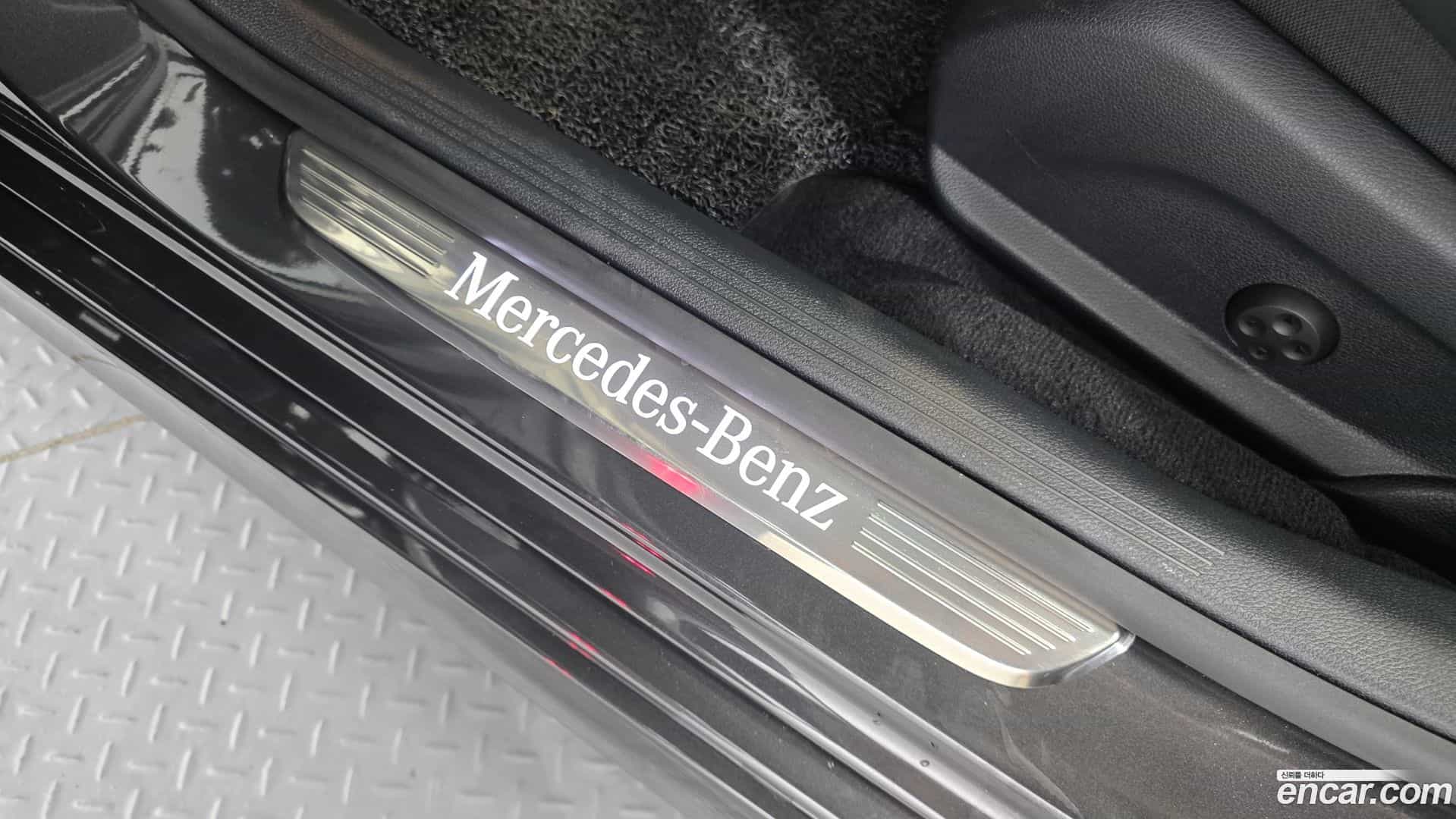E-Class Mercedes-Benz 2022.8-OPTION-041