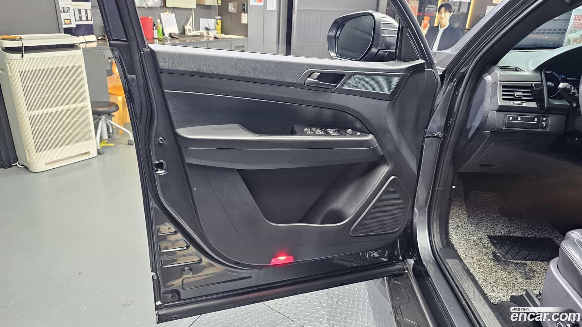Rexton KG Mobility 2023.3-INNER-035