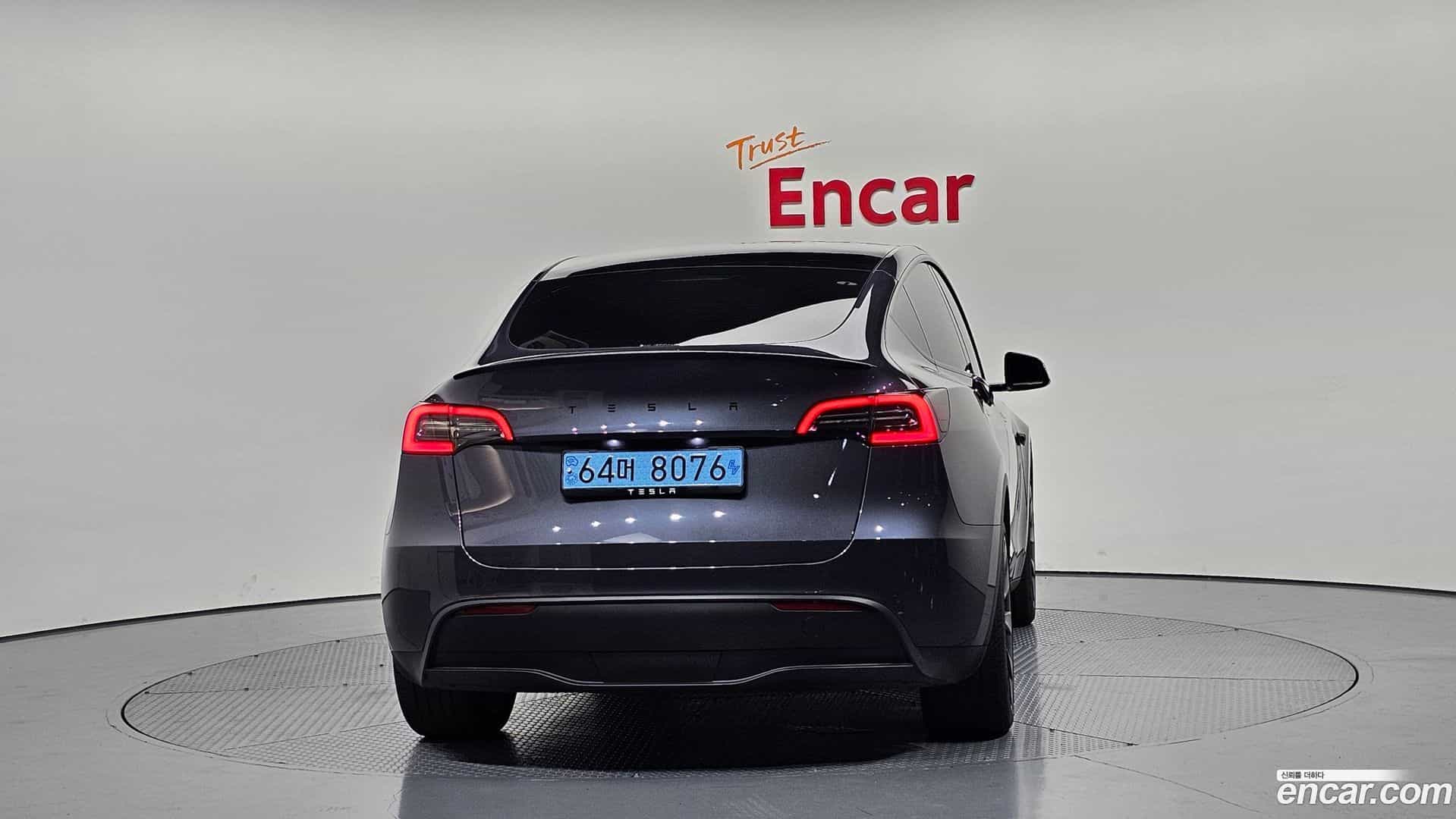 Model Y Tesla 2023.10-OUTER-004