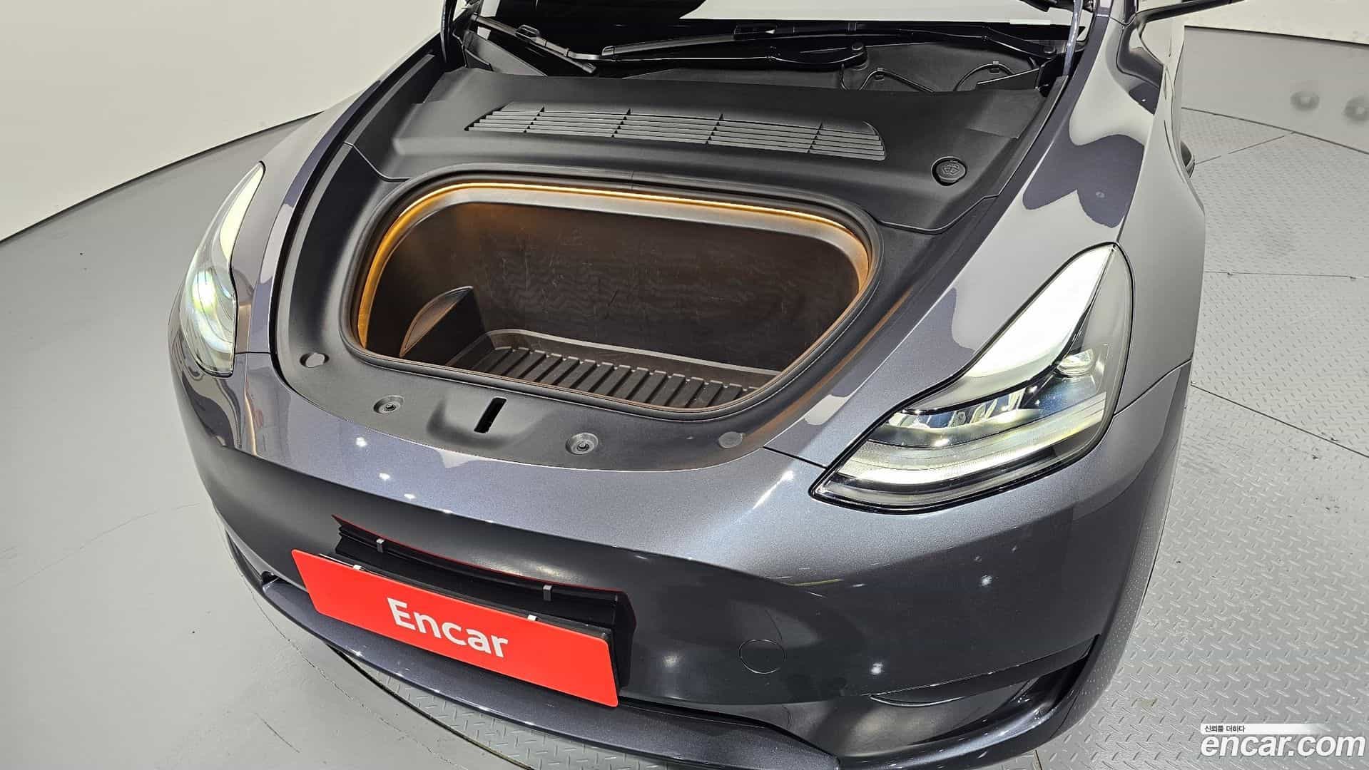 Model Y Tesla 2023.10-OUTER-006