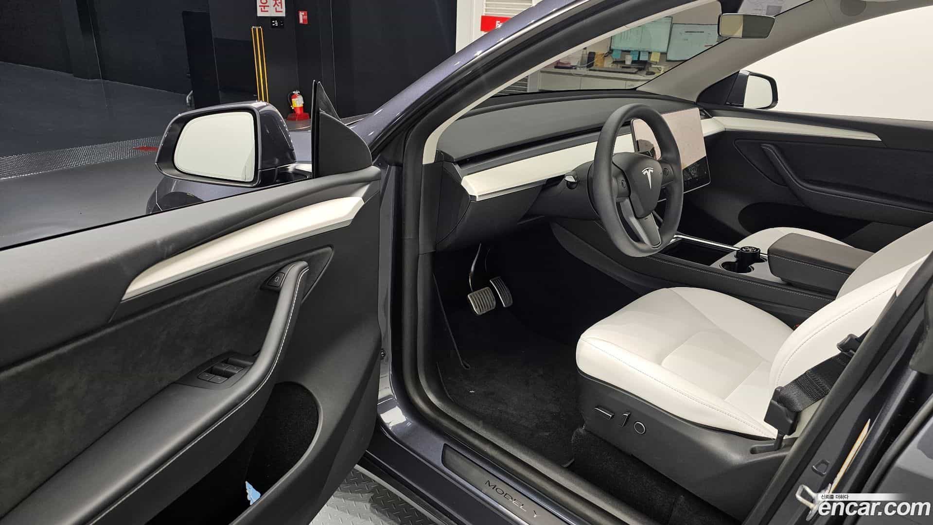 Model Y Tesla 2023.10-INNER-010