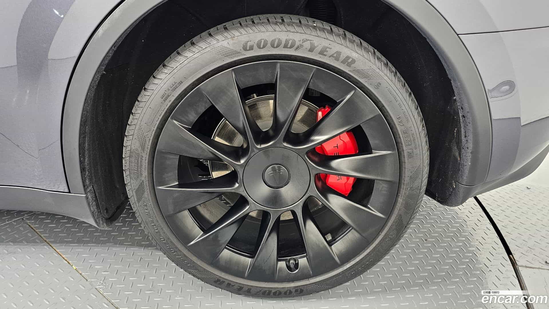 Model Y Tesla 2023.10-OUTER-031