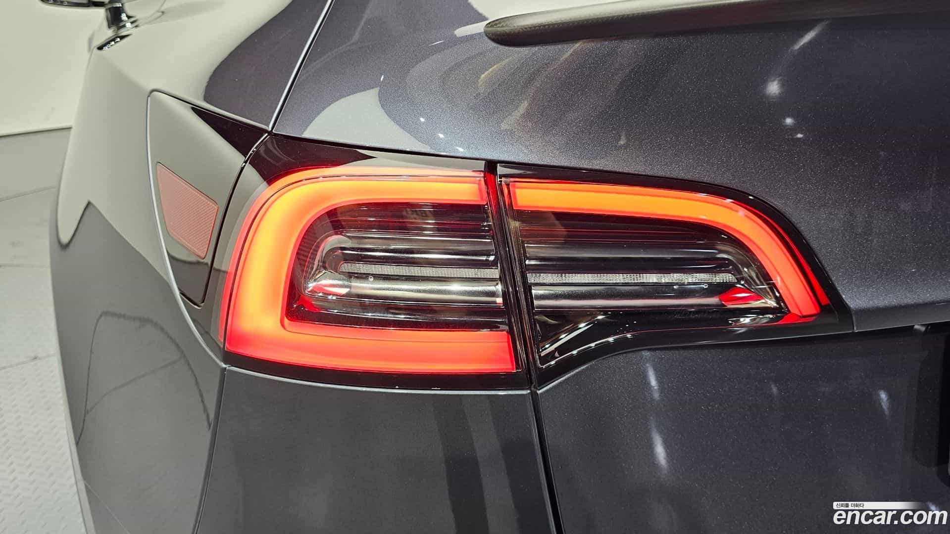 Model Y Tesla 2023.10-OUTER-033