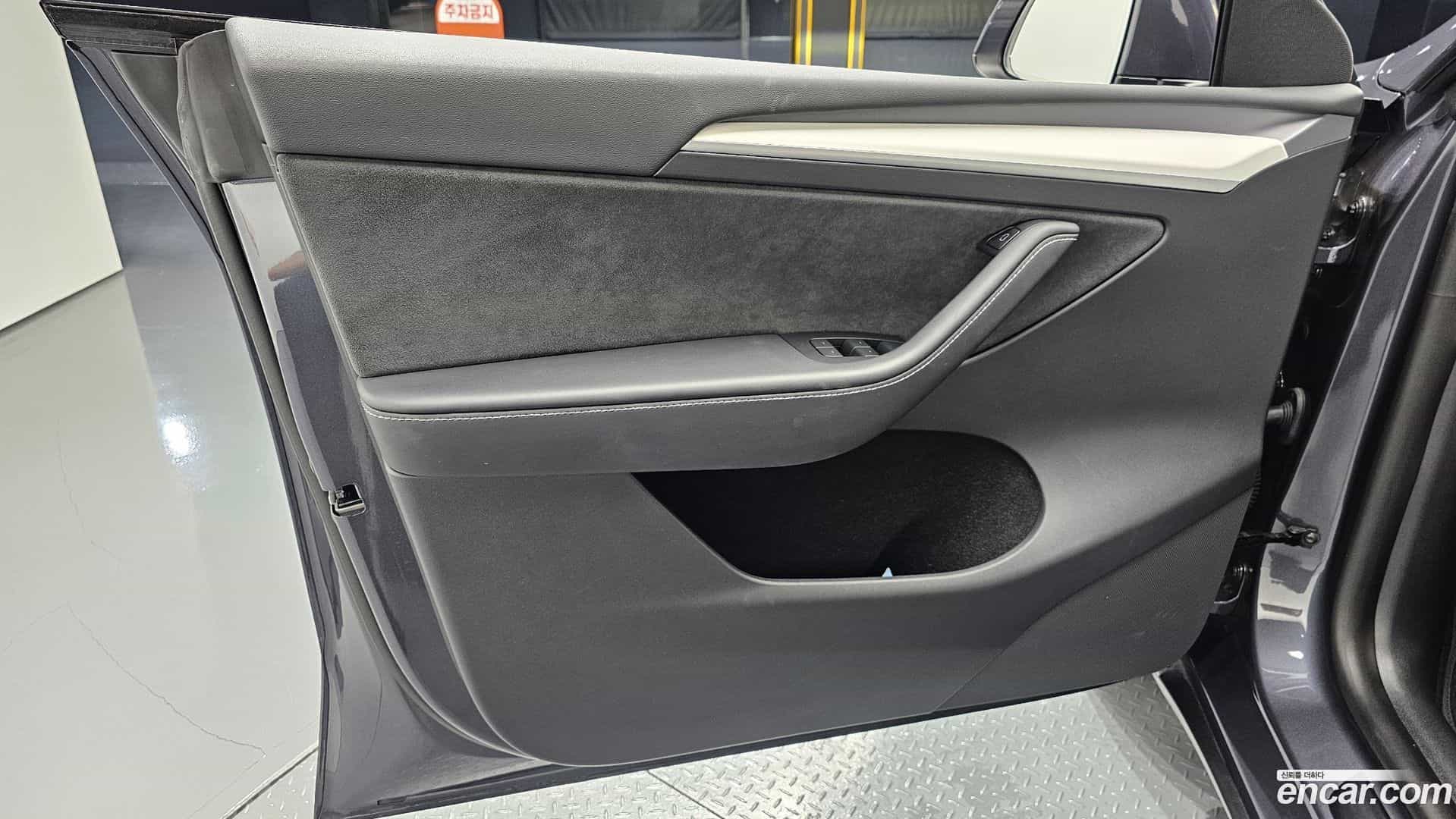 Model Y Tesla 2023.10-INNER-034