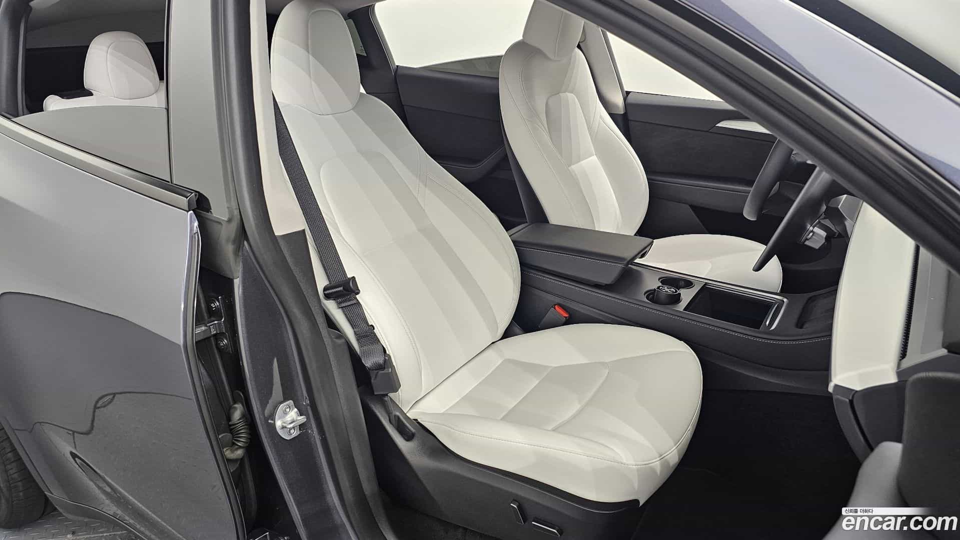 Model Y Tesla 2023.10-INNER-036