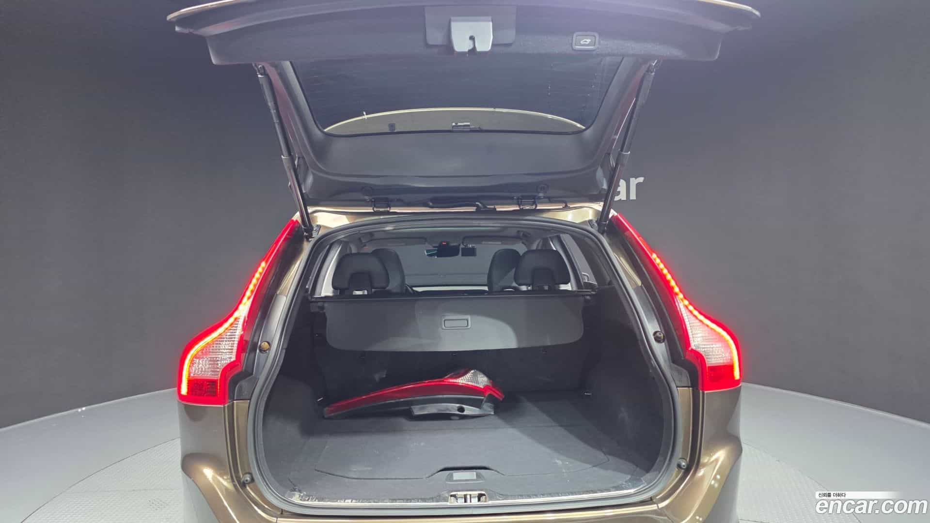 XC60 Volvo 2016.0-OPTION-024
