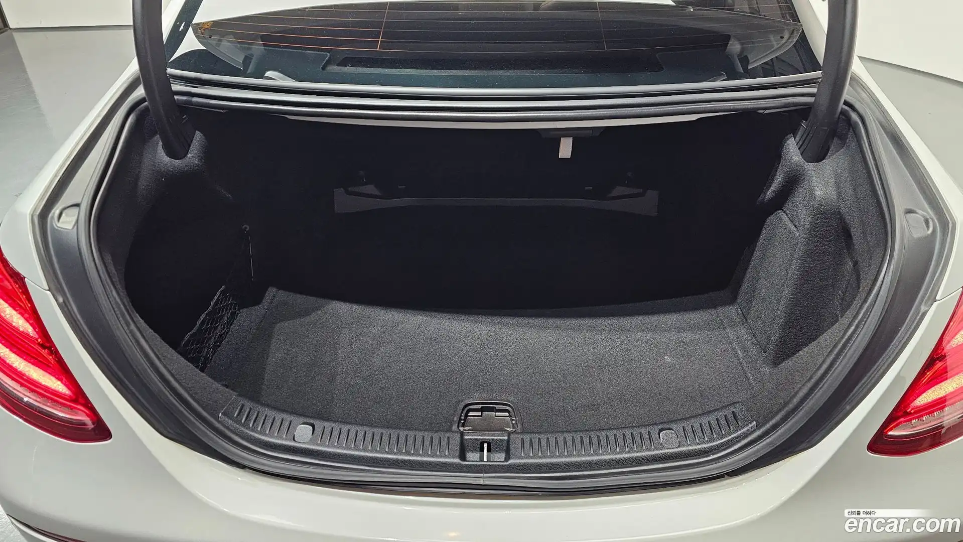 E-Class Mercedes-Benz 2016.7-OPTION-024